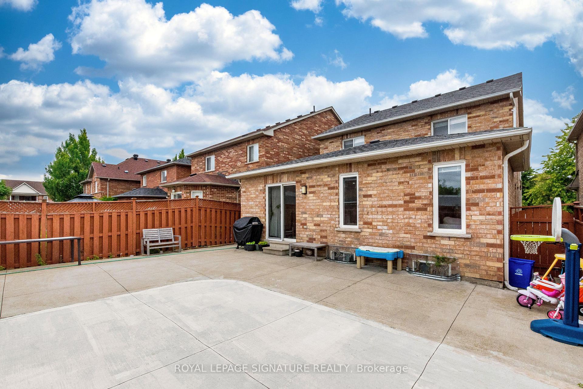 Photo 5 of 35 Whitehouse Crescent, Brampton, Bram East — HOMEH