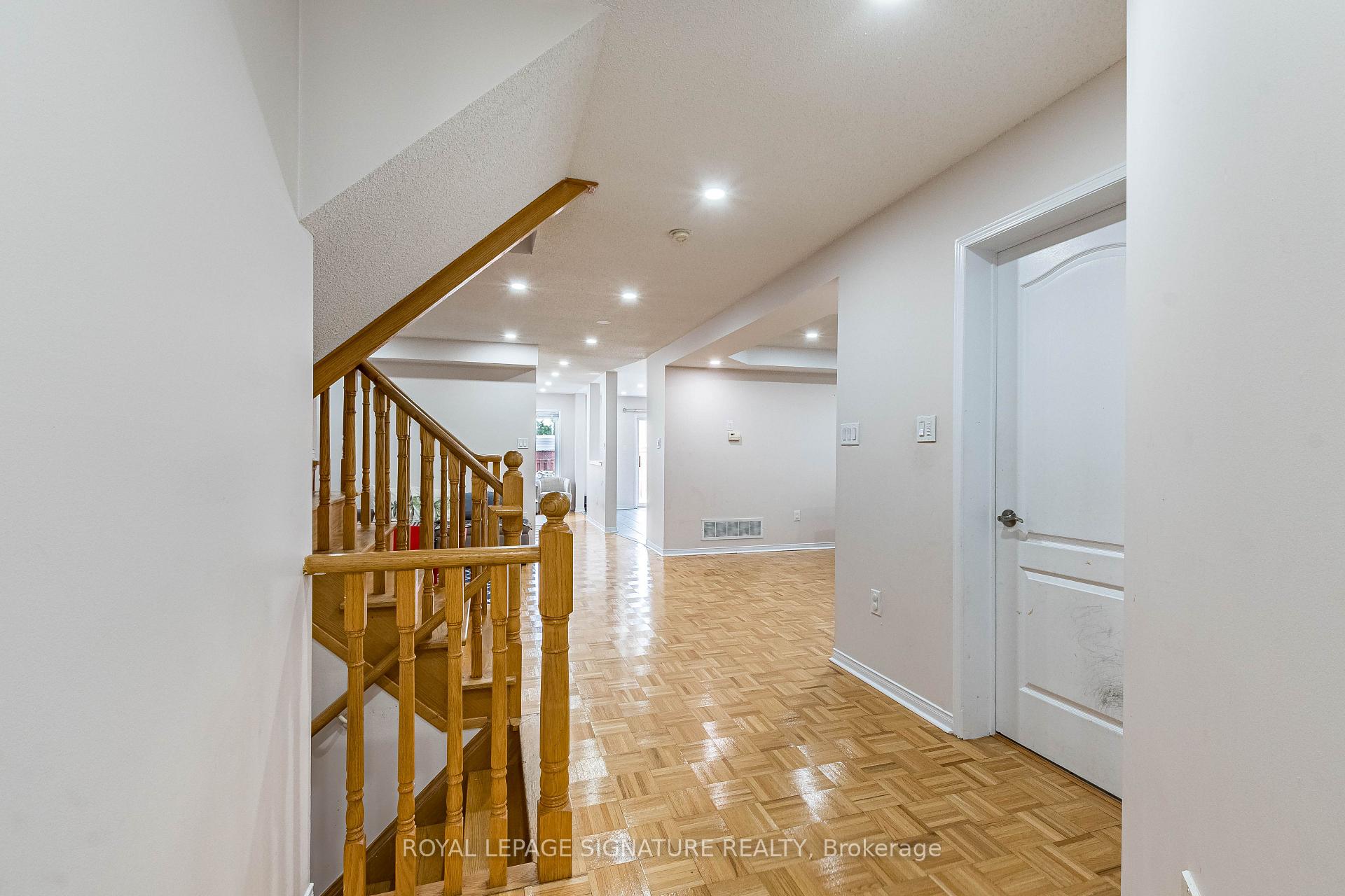 Photo 9 of 35 Whitehouse Crescent, Brampton, Bram East — HOMEH