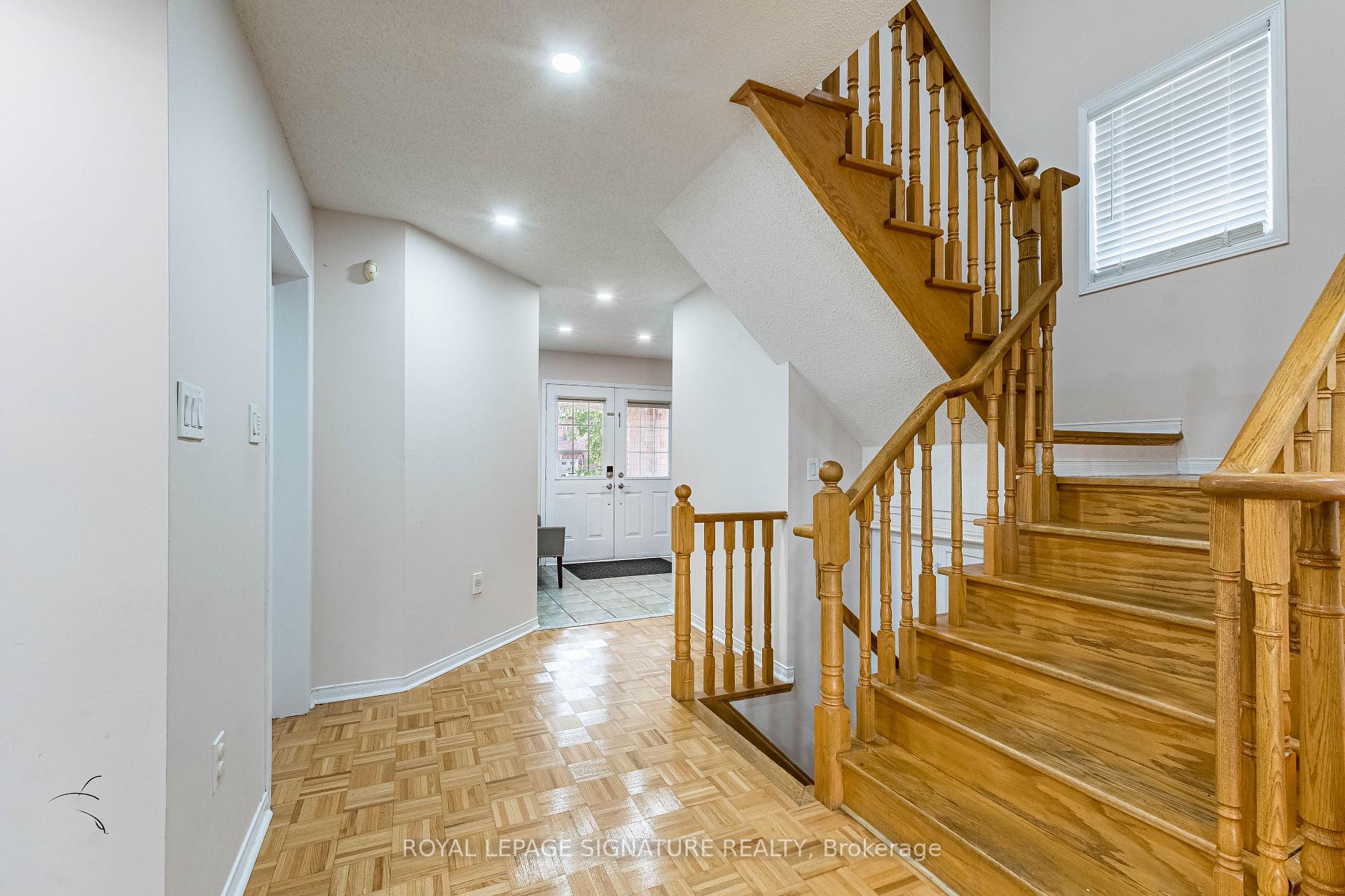 Photo 10 of 35 Whitehouse Crescent, Brampton, Bram East — HOMEH