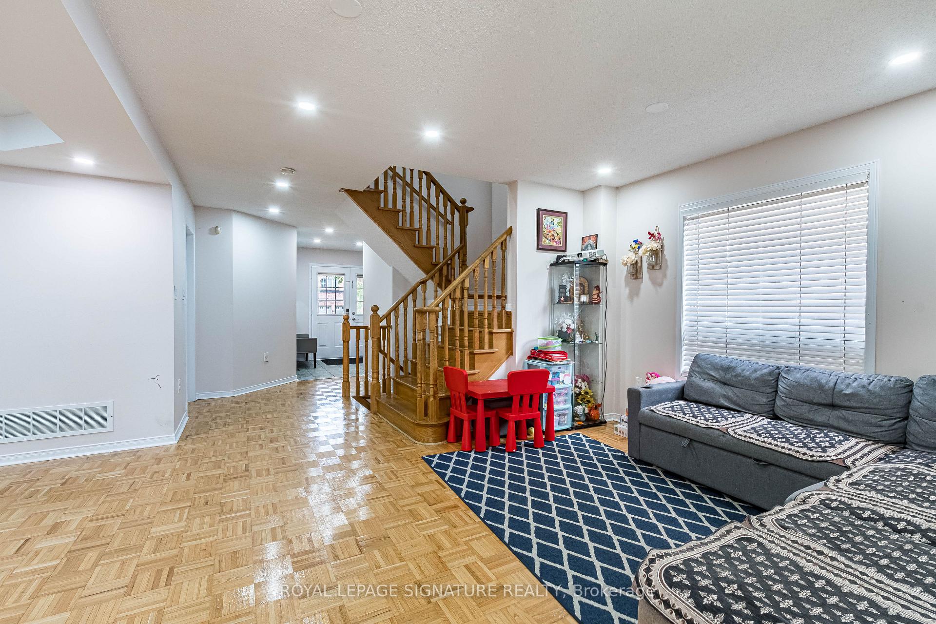 Photo 13 of 35 Whitehouse Crescent, Brampton, Bram East — HOMEH