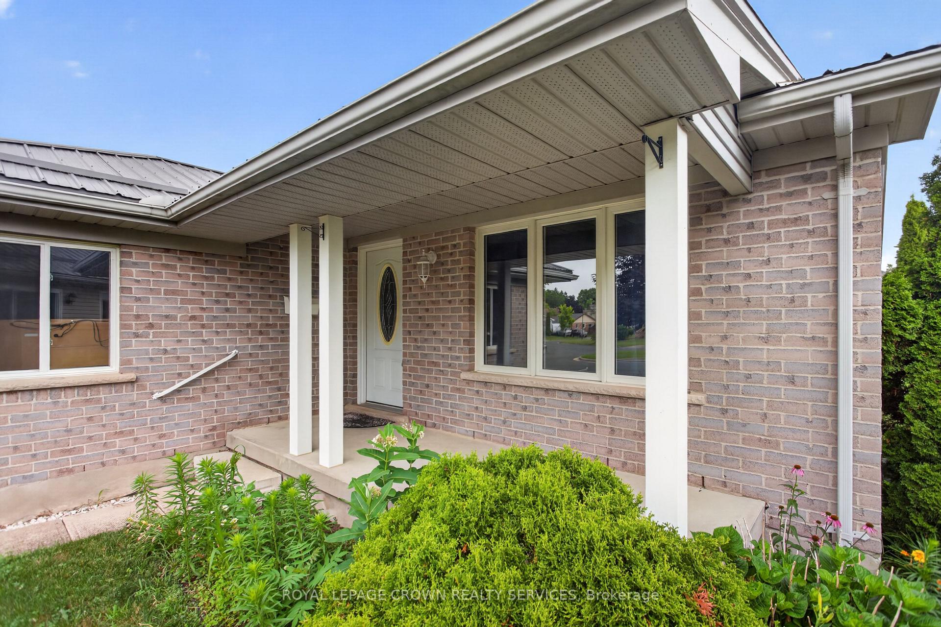 Photo 3 of 15 Erin Court, Aylmer — HOMEH