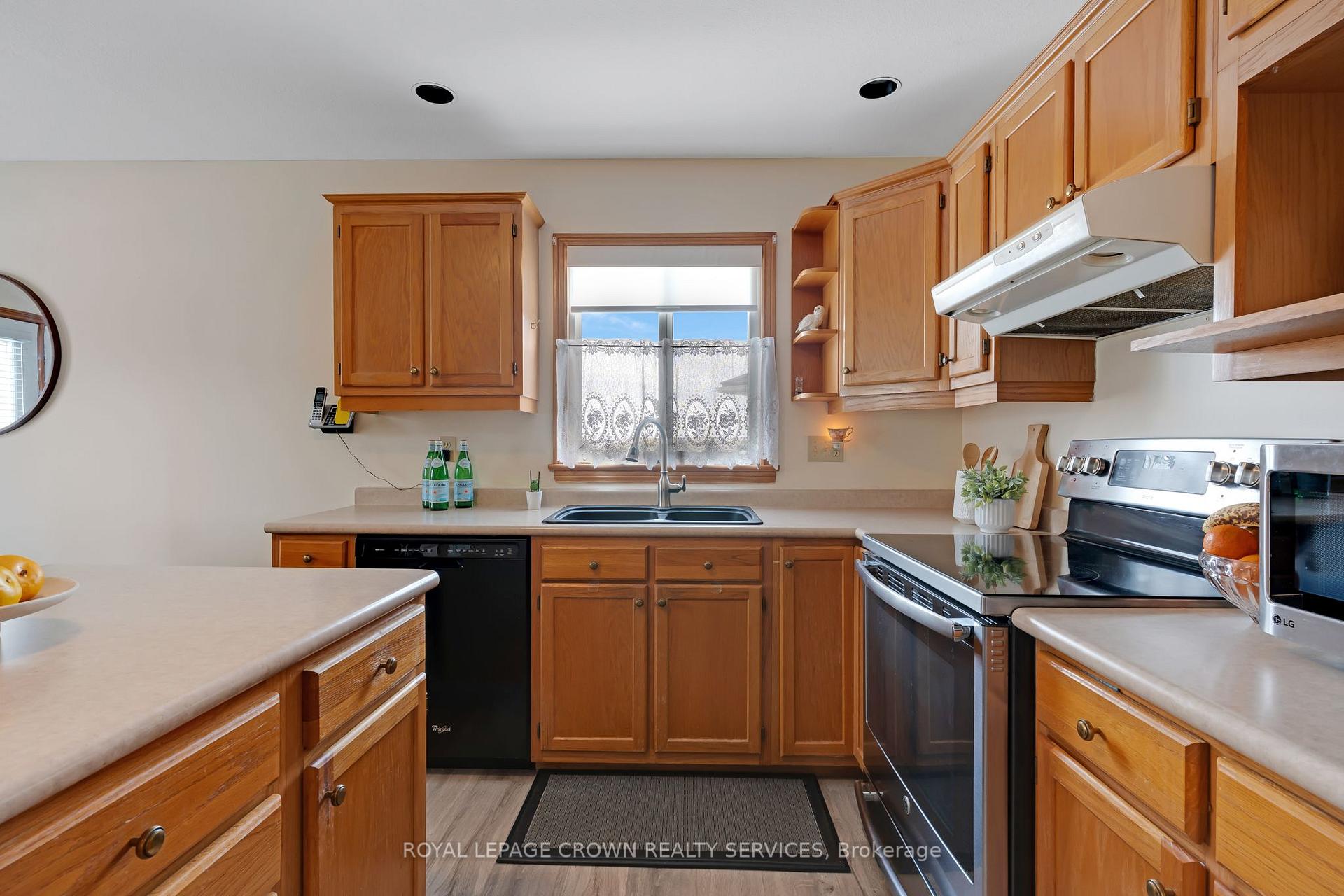 Photo 10 of 15 Erin Court, Aylmer — HOMEH