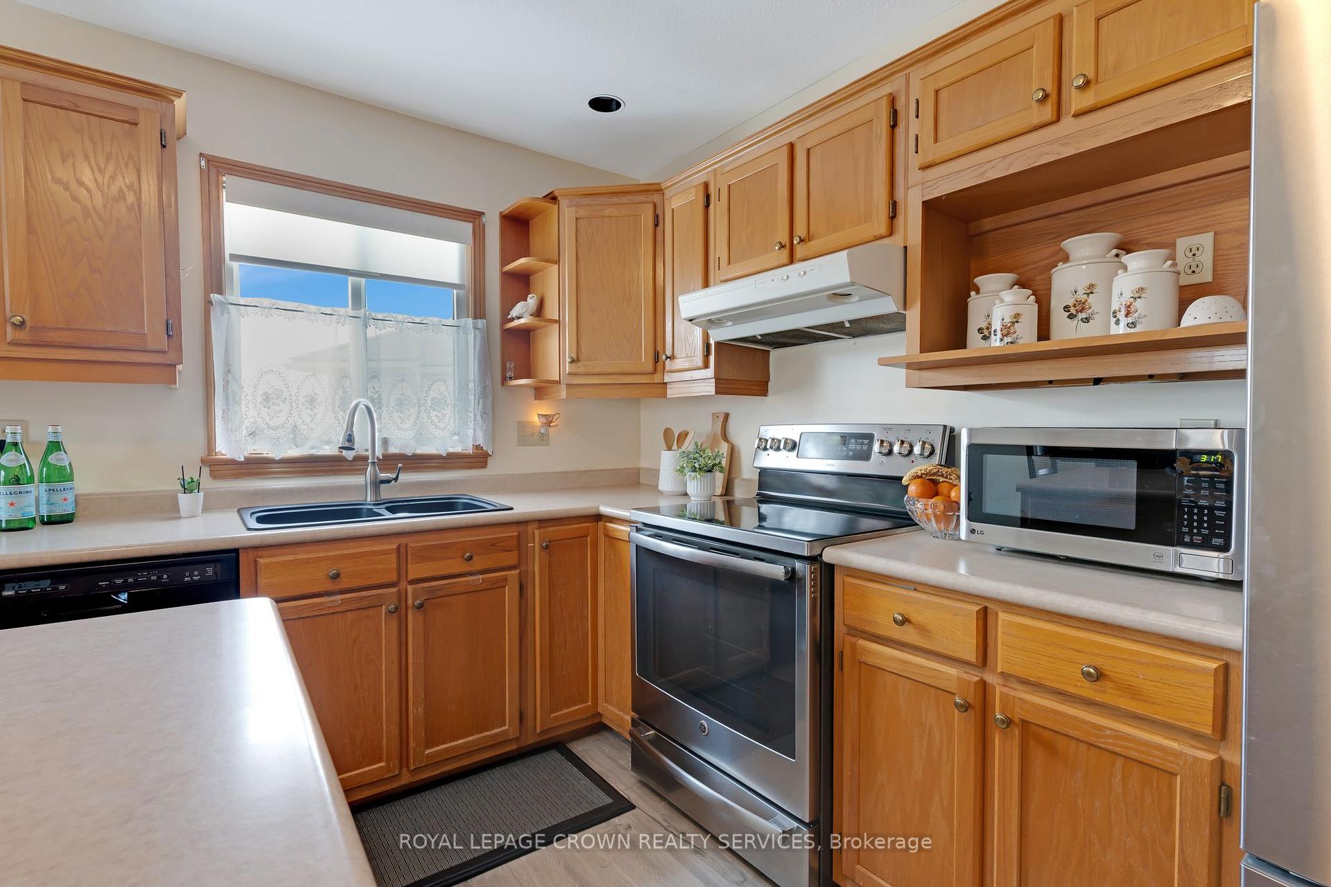 Photo 11 of 15 Erin Court, Aylmer — HOMEH