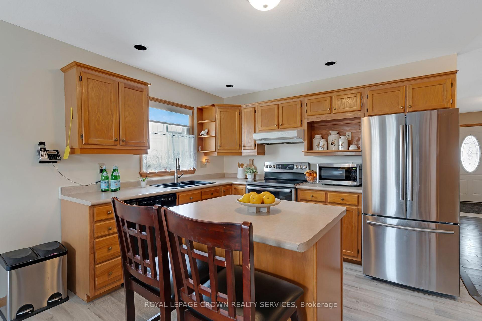 Photo 12 of 15 Erin Court, Aylmer — HOMEH
