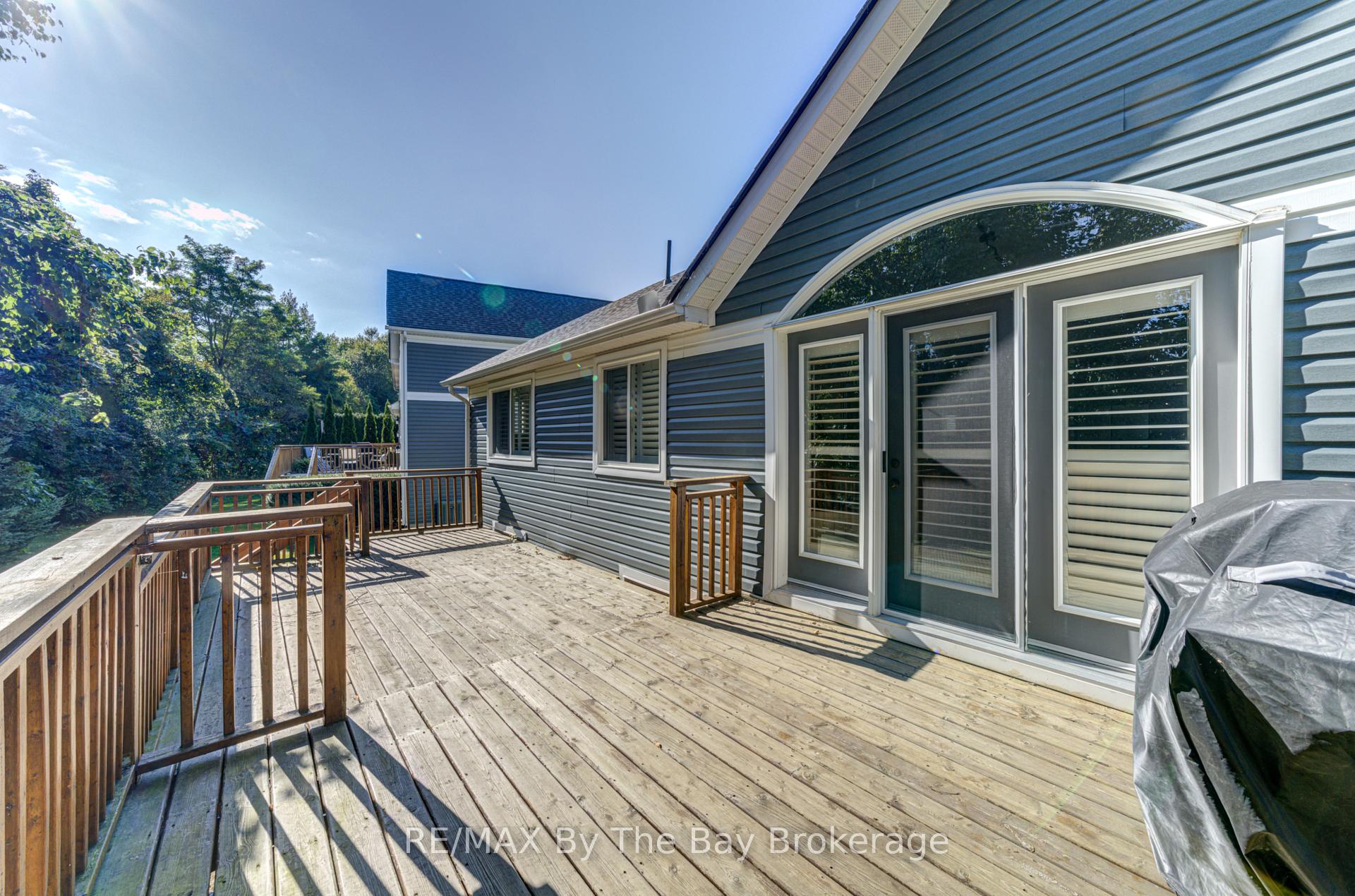 Photo 4 of 32 Green Briar Drive, Collingwood — HOMEH