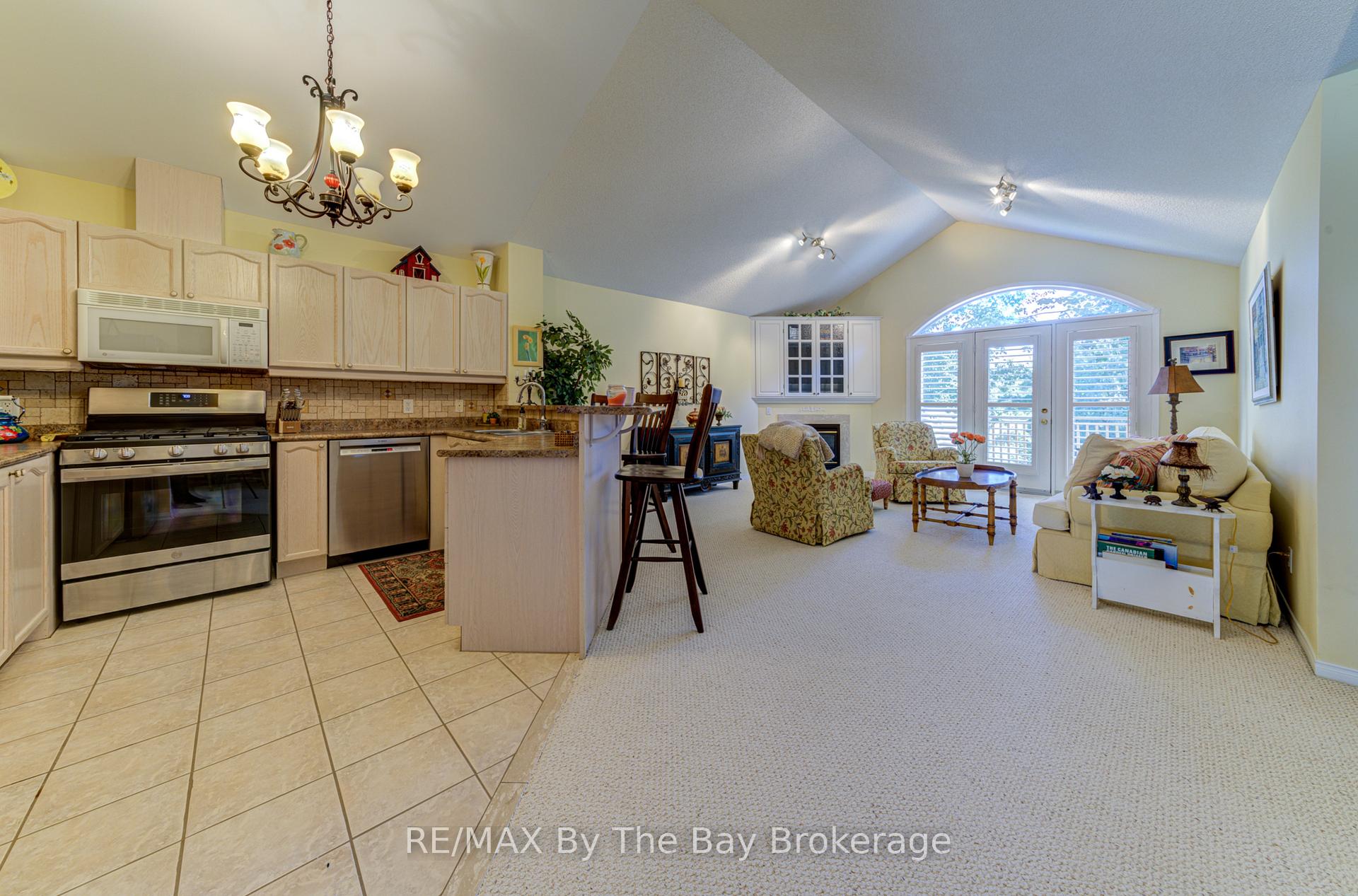 Photo 5 of 32 Green Briar Drive, Collingwood — HOMEH