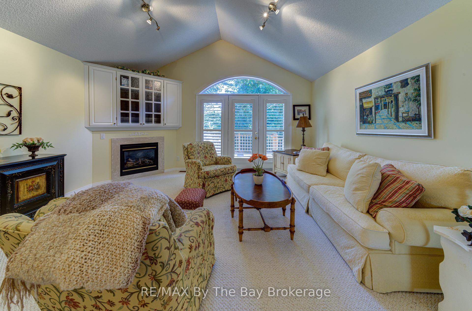 Photo 6 of 32 Green Briar Drive, Collingwood — HOMEH