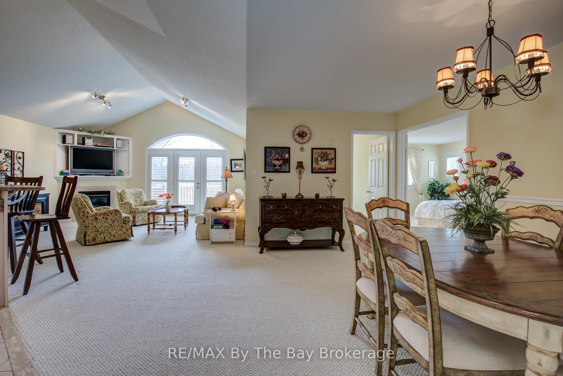 Photo 7 of 32 Green Briar Drive, Collingwood — HOMEH