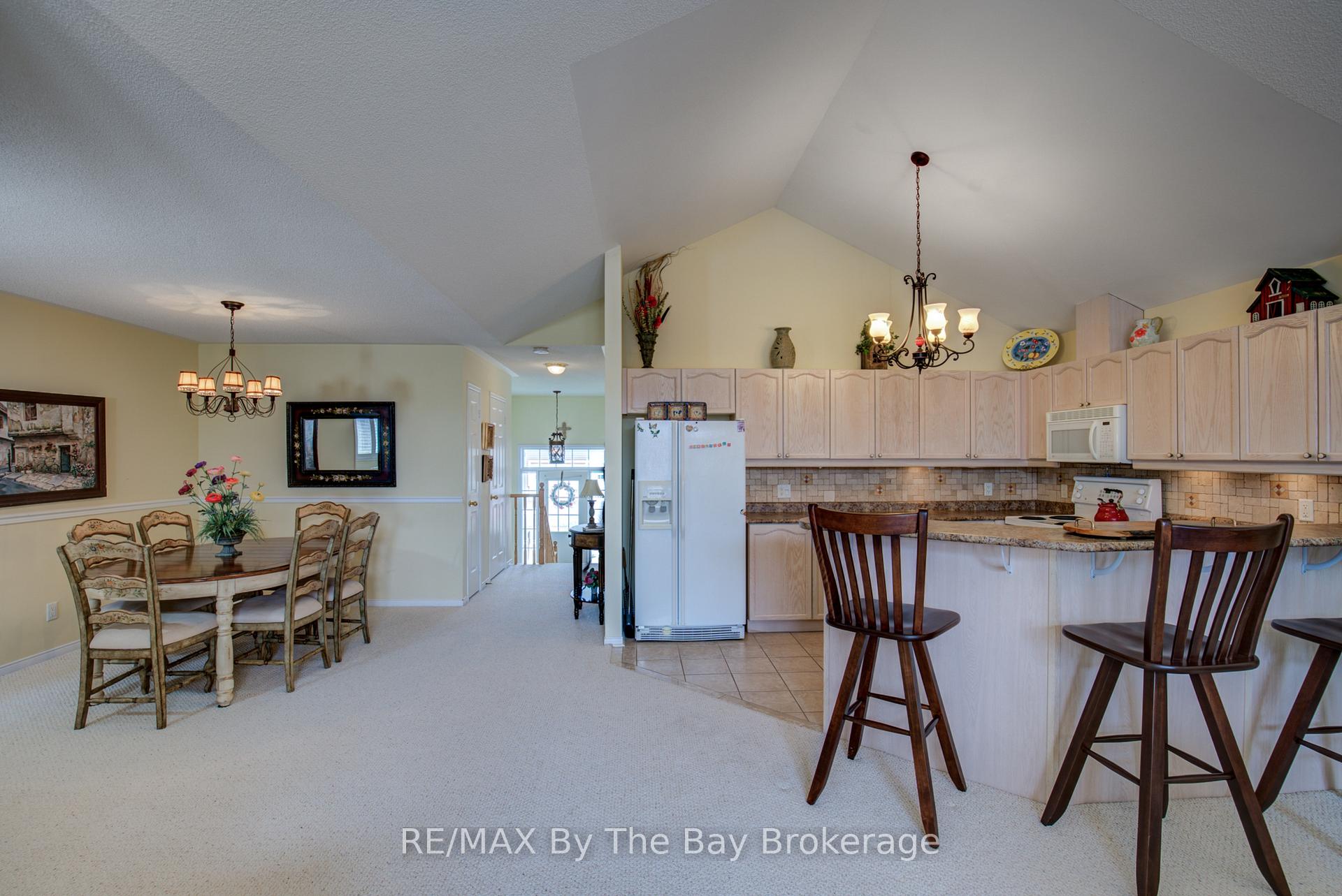 Photo 10 of 32 Green Briar Drive, Collingwood — HOMEH