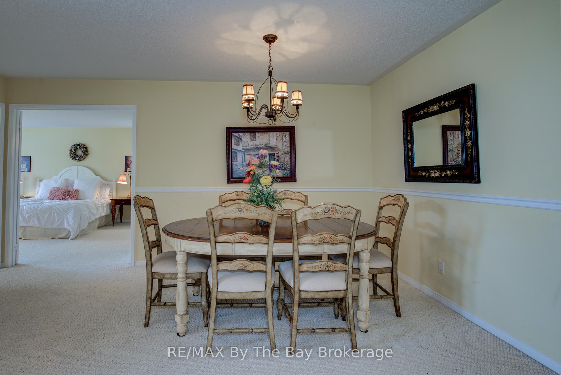 Photo 11 of 32 Green Briar Drive, Collingwood — HOMEH