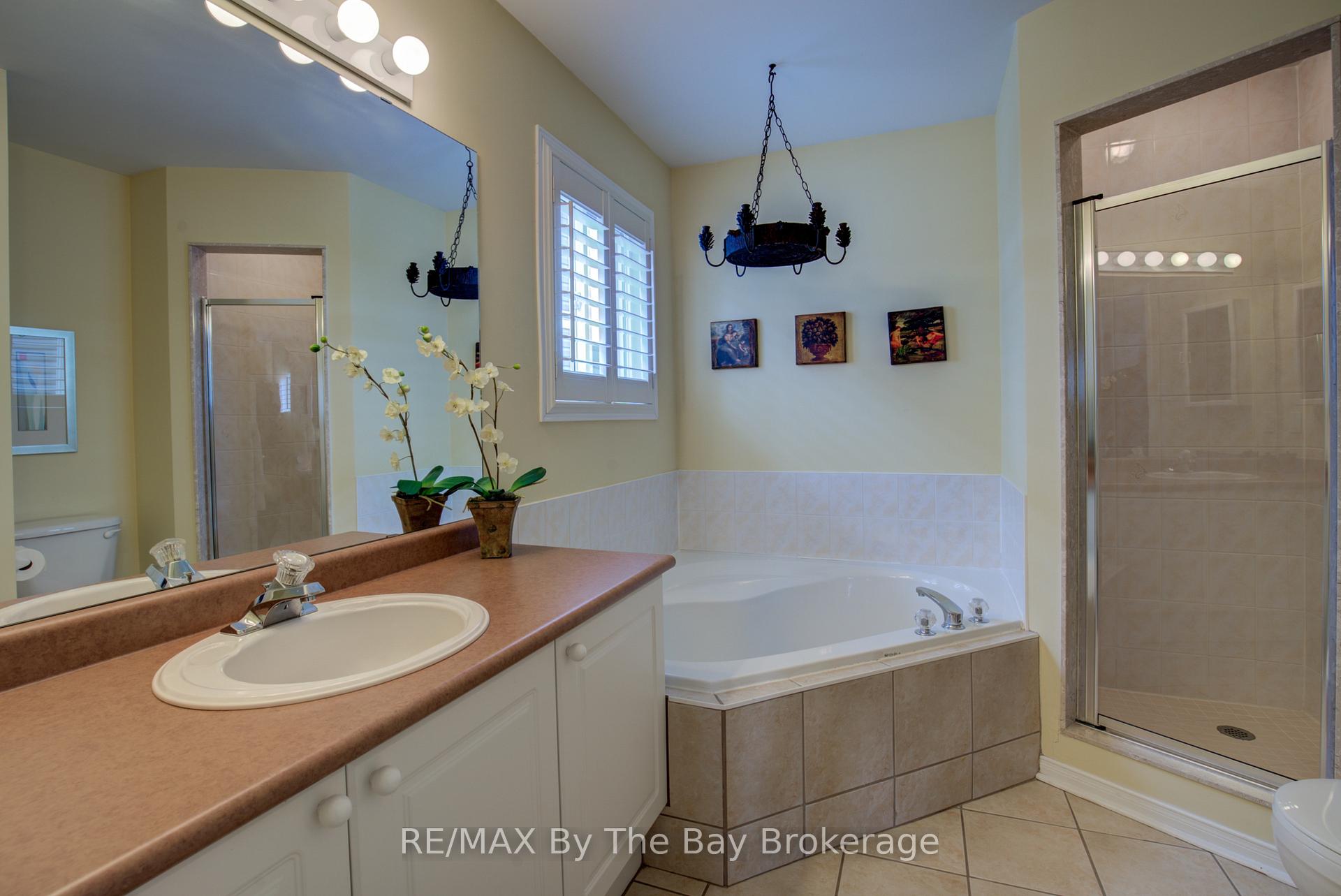 Photo 14 of 32 Green Briar Drive, Collingwood — HOMEH
