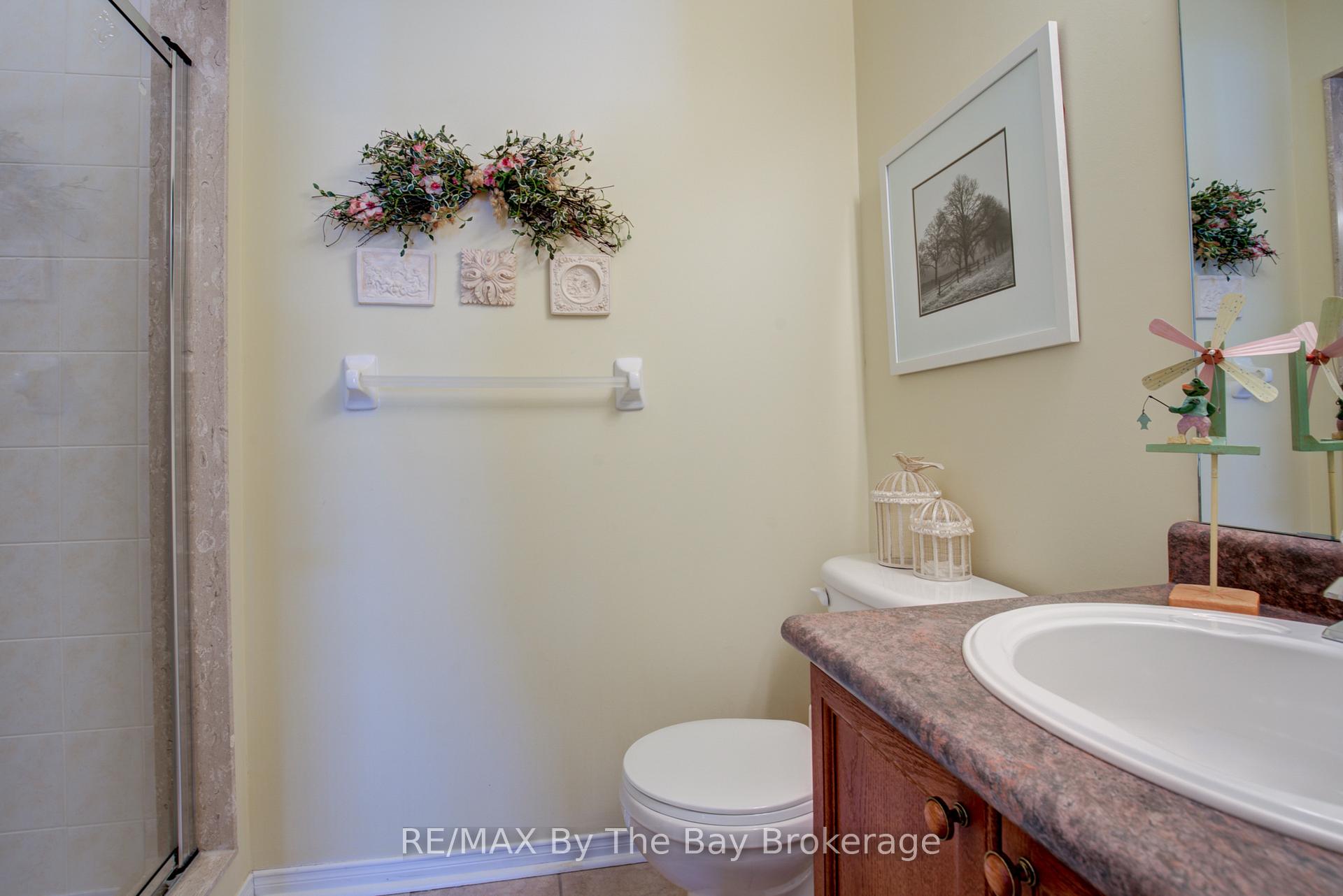 Photo 16 of 32 Green Briar Drive, Collingwood — HOMEH