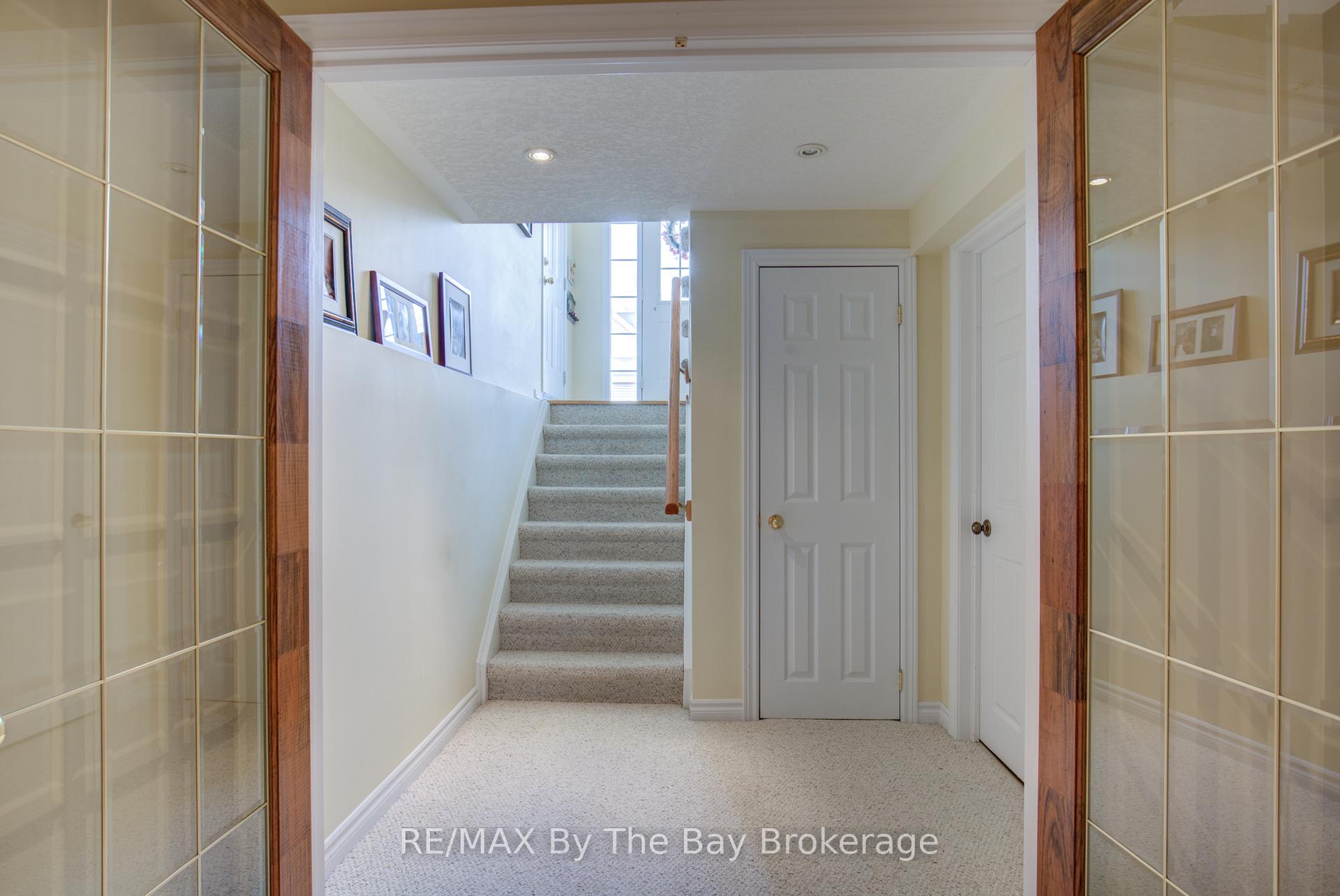 Photo 17 of 32 Green Briar Drive, Collingwood — HOMEH