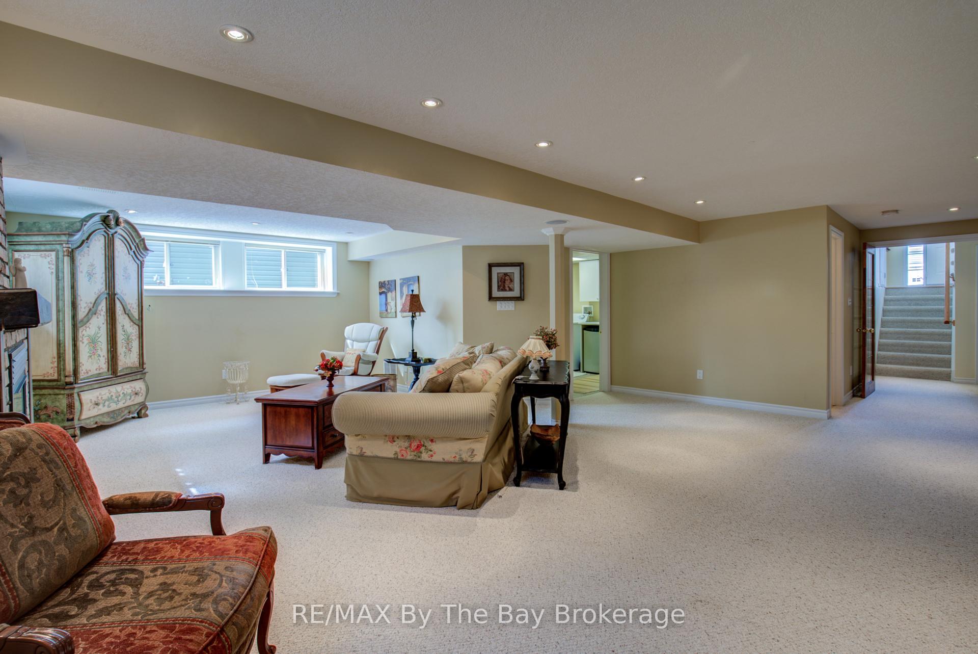 Photo 18 of 32 Green Briar Drive, Collingwood — HOMEH