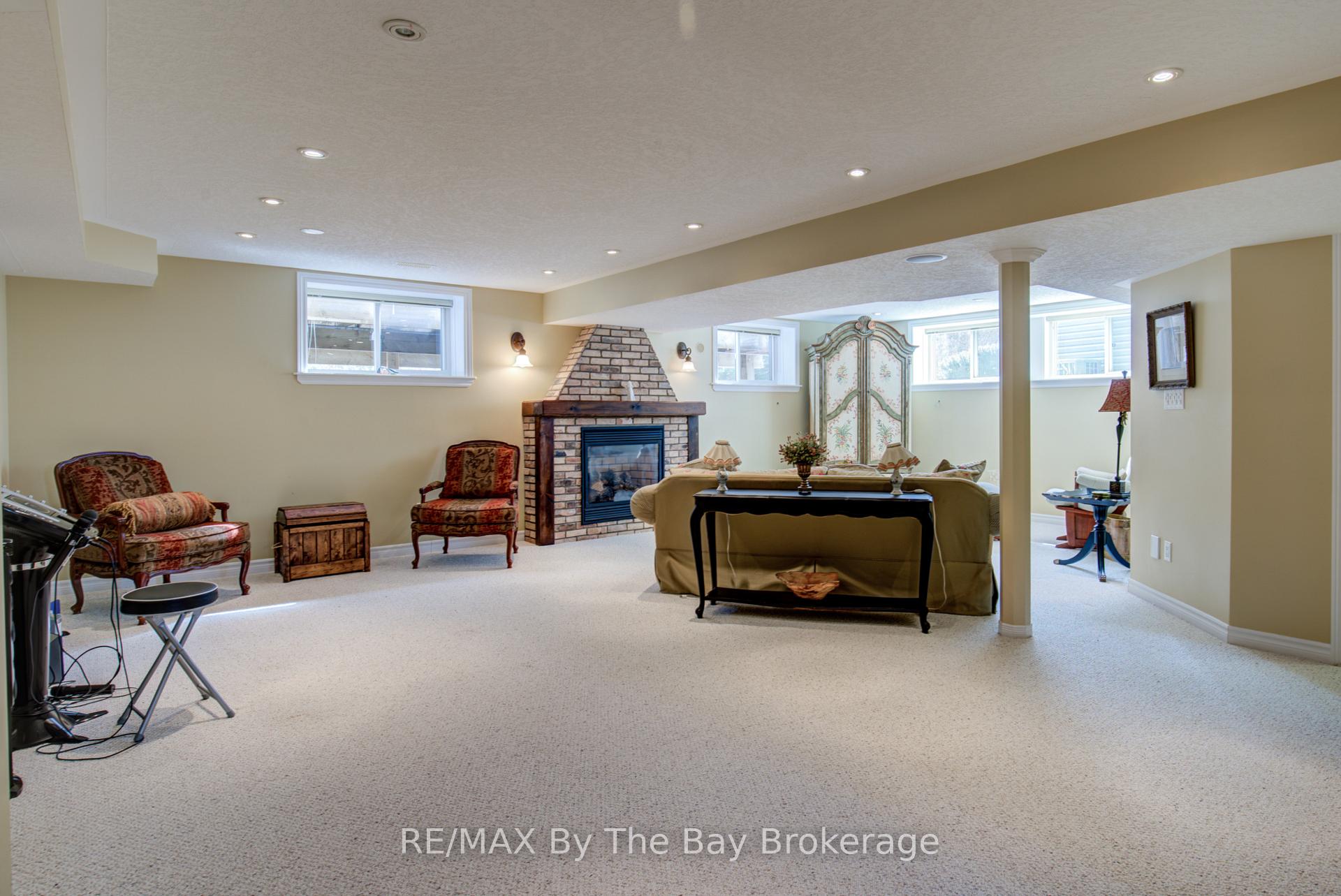 Photo 19 of 32 Green Briar Drive, Collingwood — HOMEH