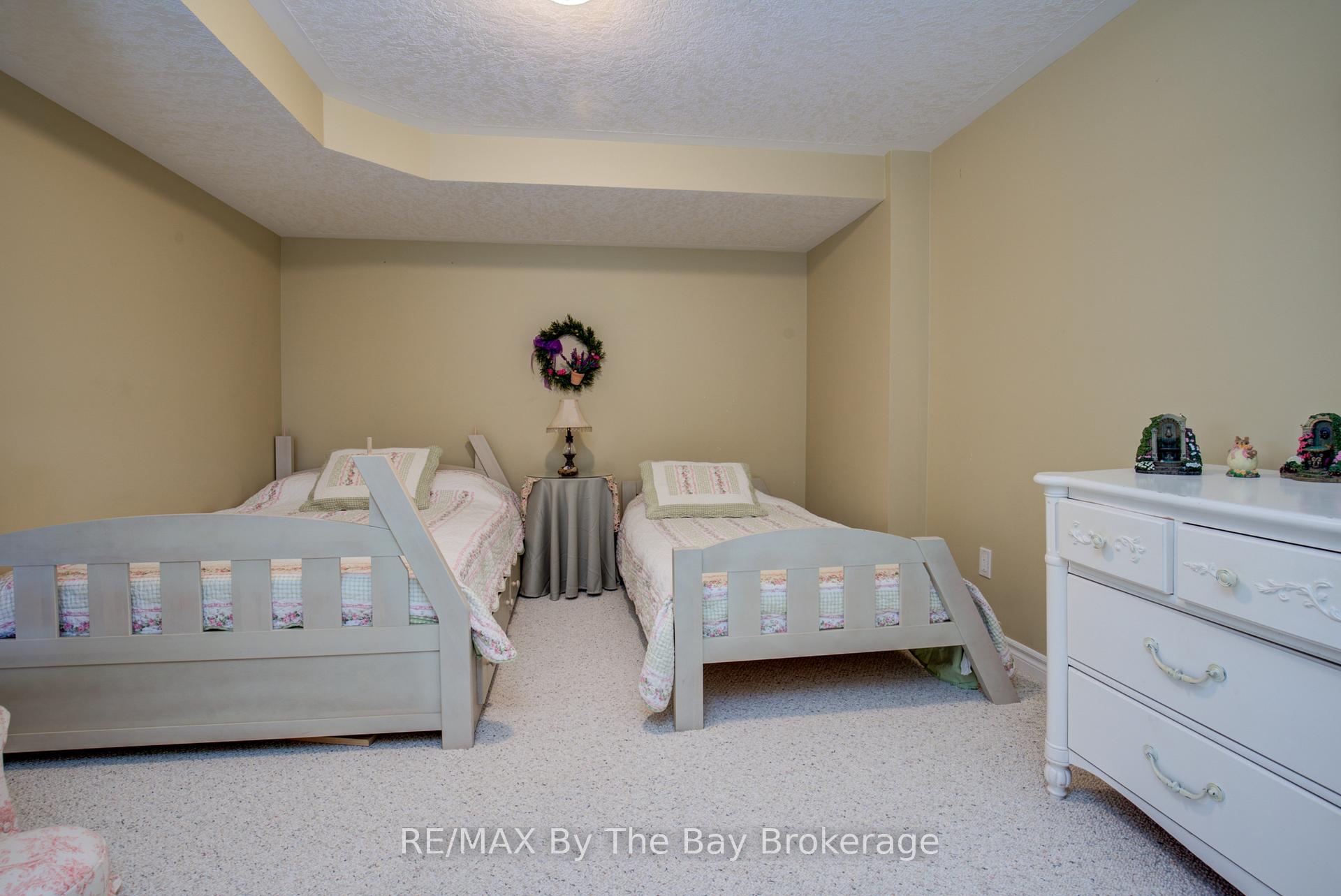 Photo 20 of 32 Green Briar Drive, Collingwood — HOMEH