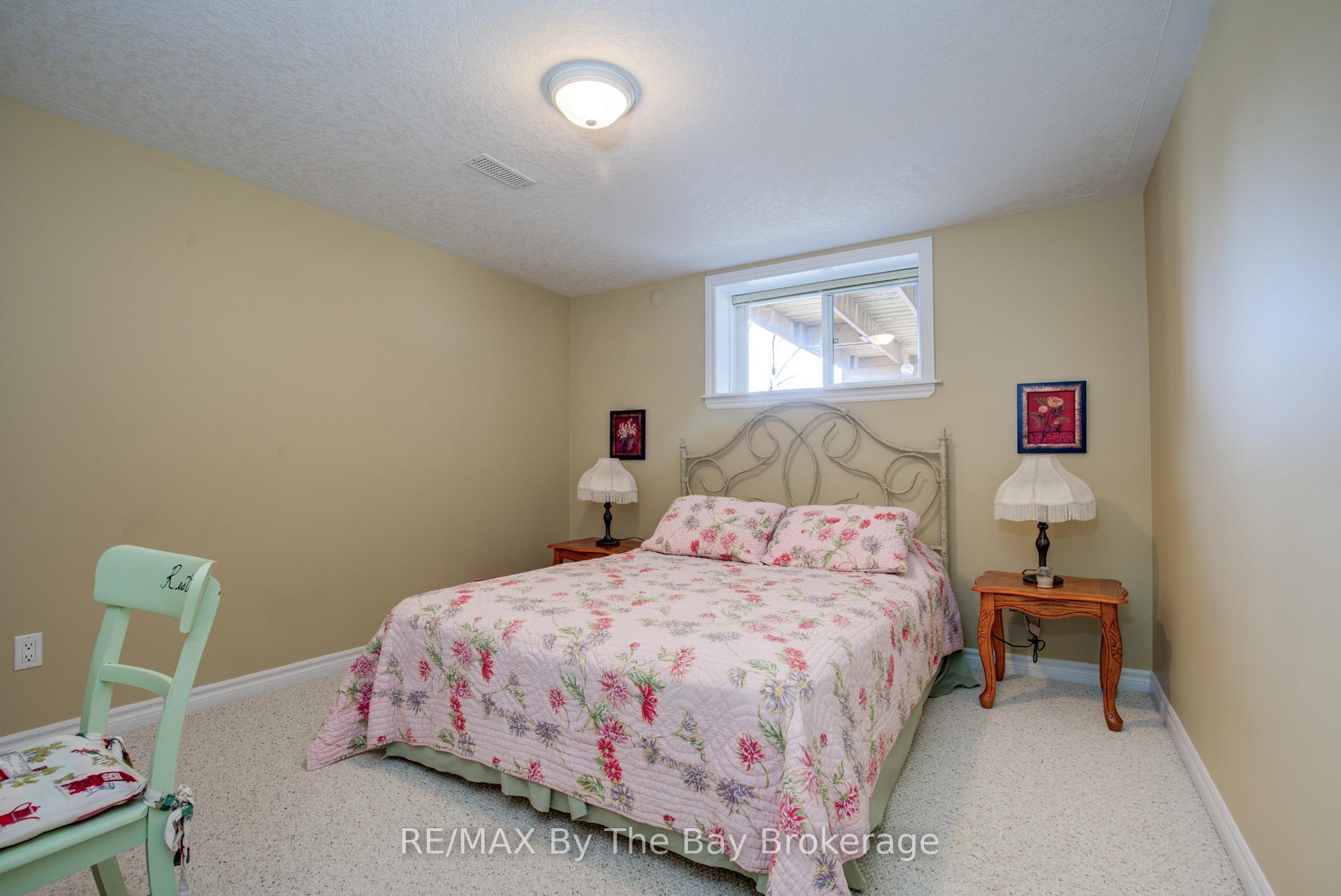 Photo 21 of 32 Green Briar Drive, Collingwood — HOMEH