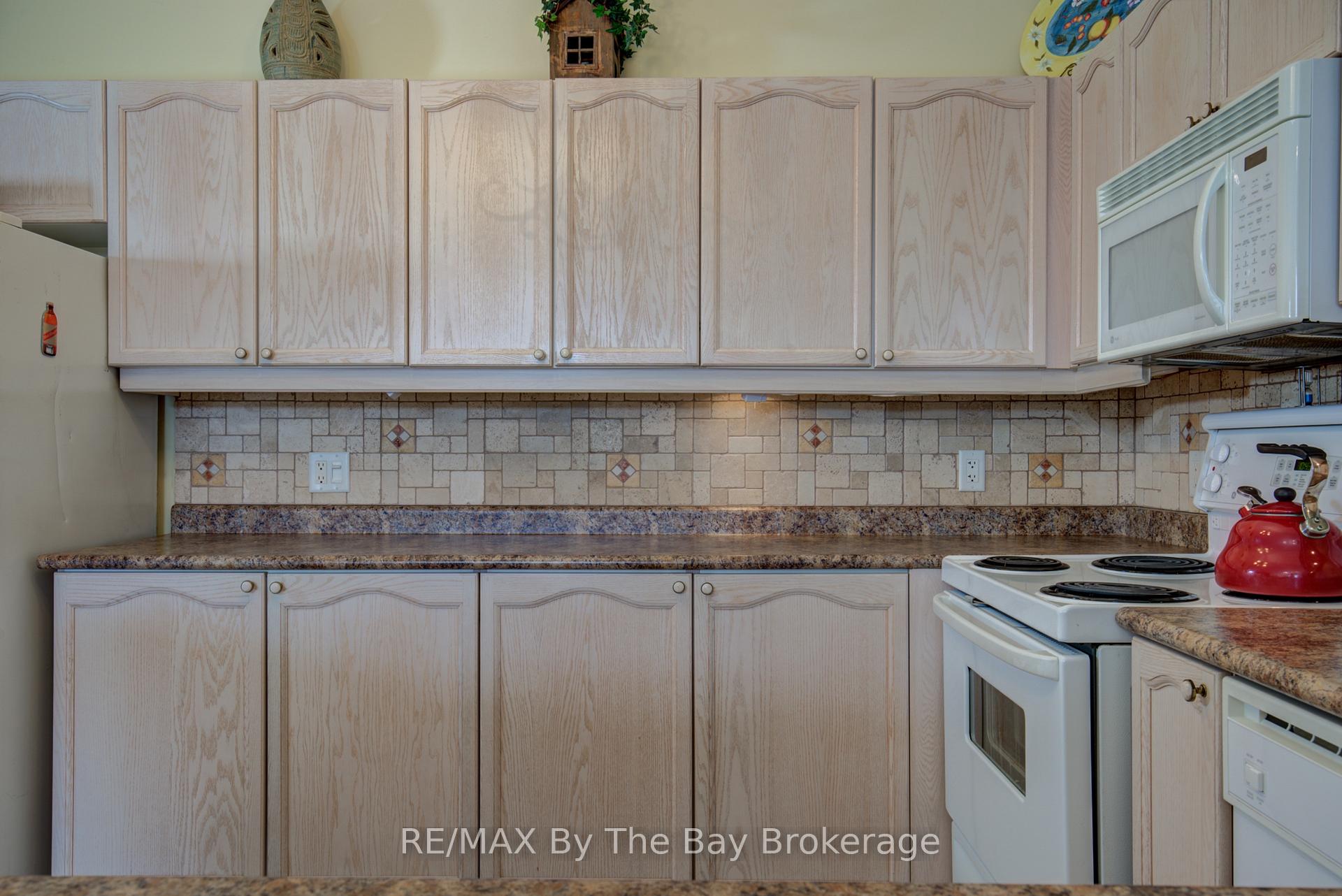 Photo 29 of 32 Green Briar Drive, Collingwood — HOMEH
