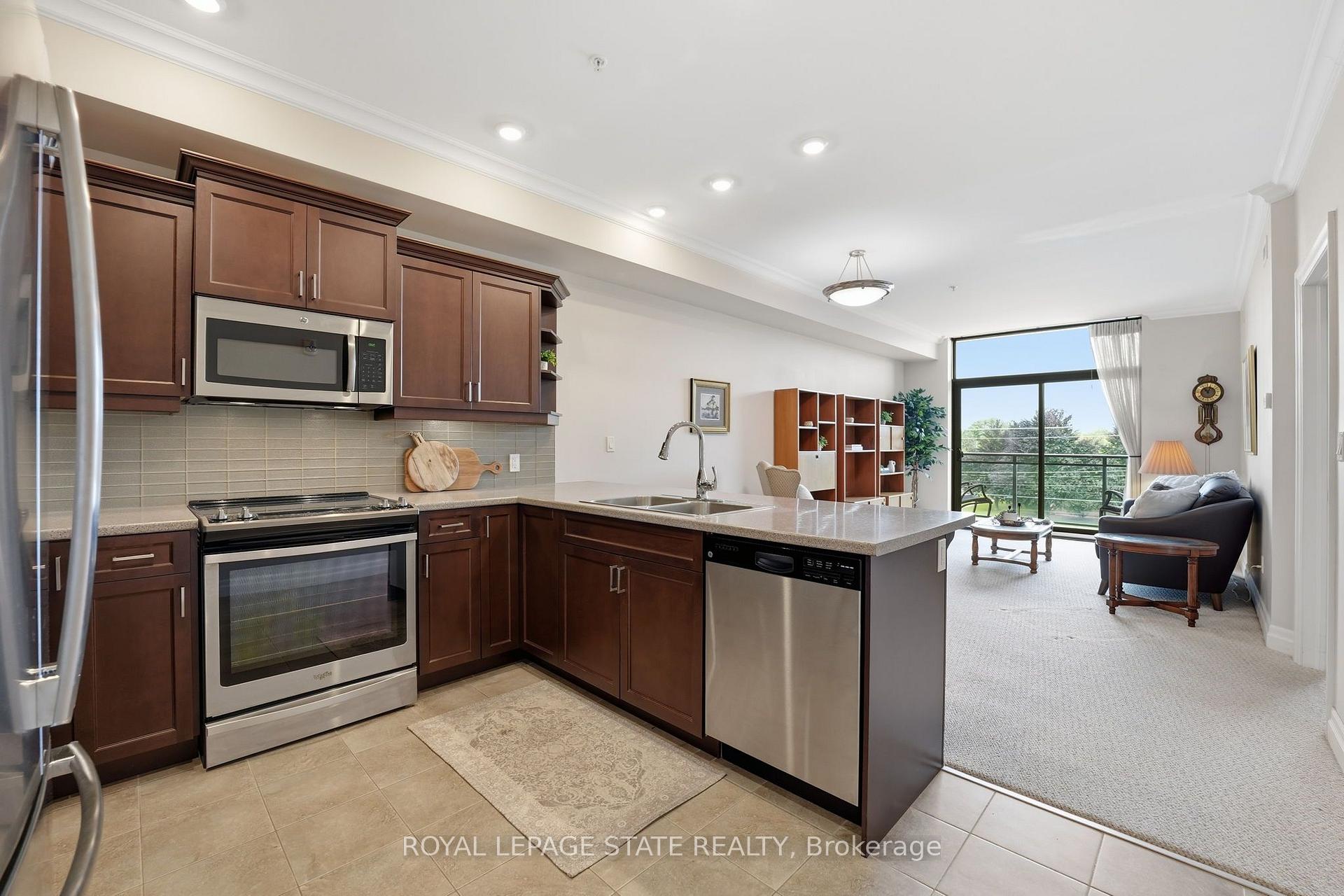 Photo 12 of Unit 309, 3290 New Street, Burlington, Roseland — HOMEH
