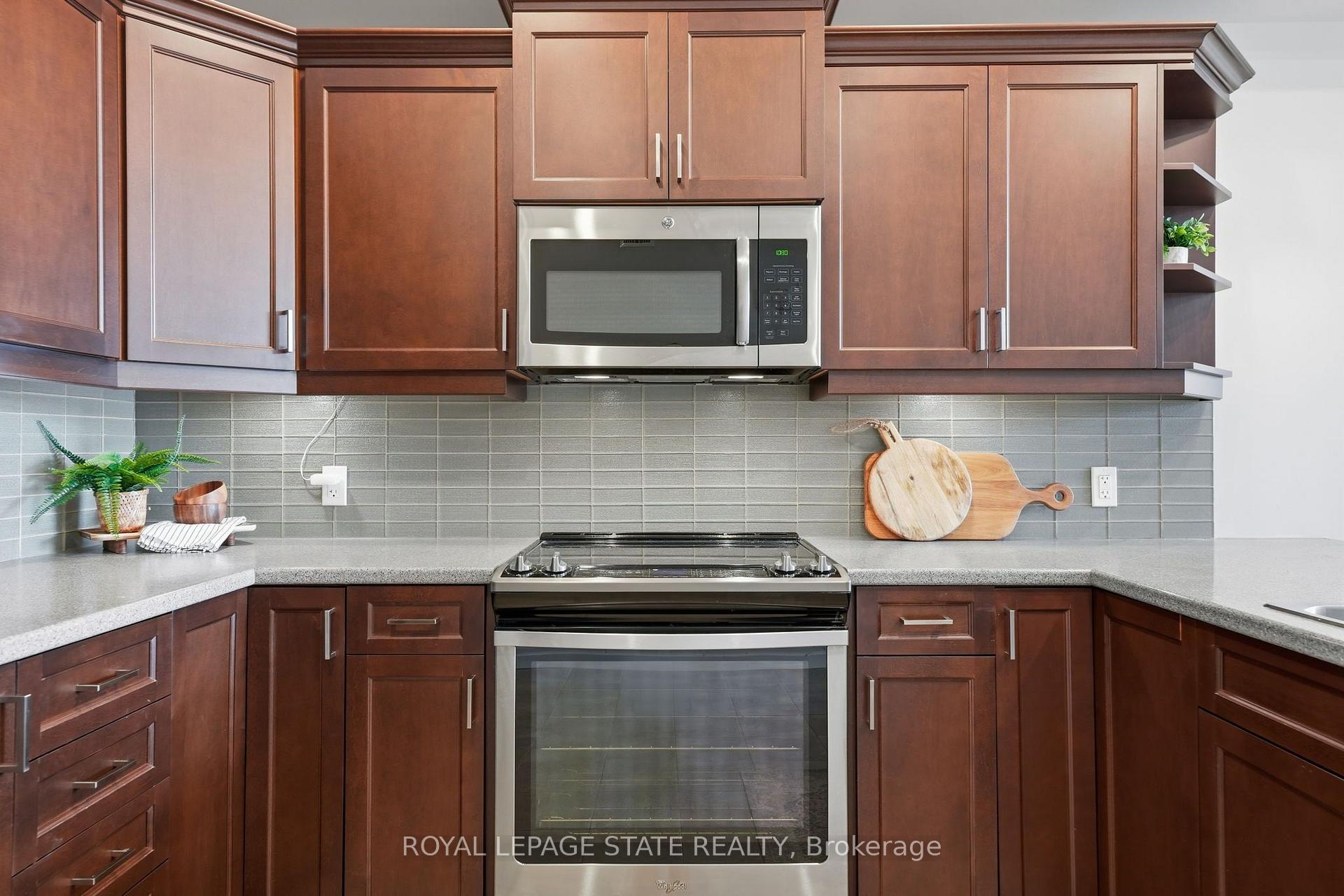 Photo 14 of Unit 309, 3290 New Street, Burlington, Roseland — HOMEH