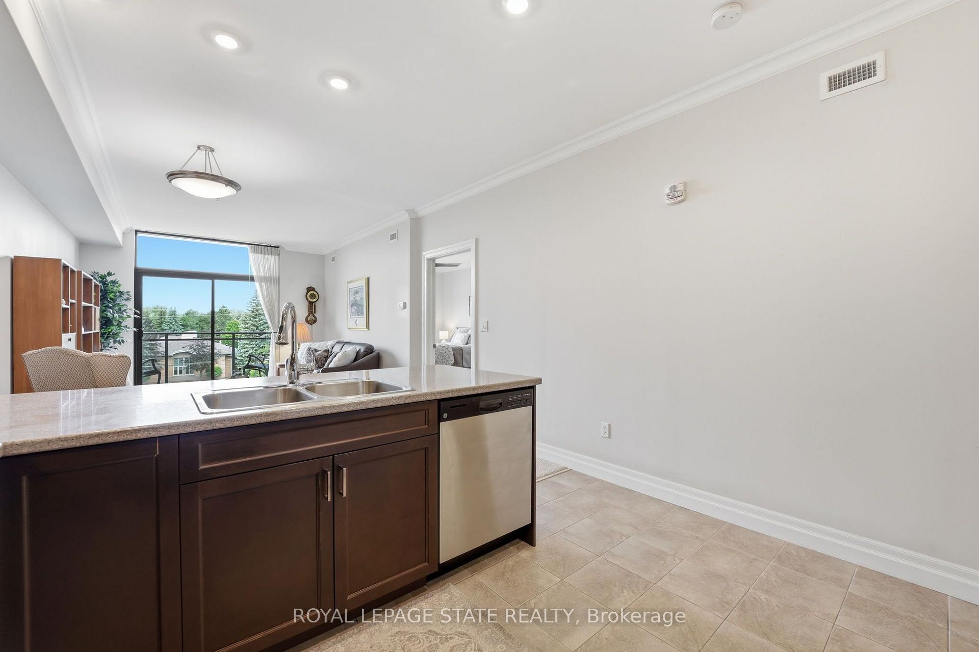 Photo 16 of Unit 309, 3290 New Street, Burlington, Roseland — HOMEH