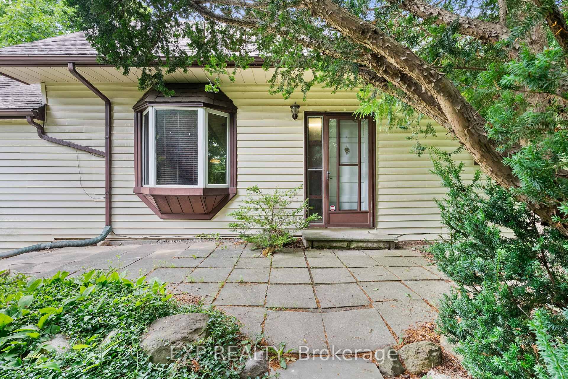 Photo 4 of 6192 Lyons Creek Road, Niagara Falls, Lyons Creek — HOMEH