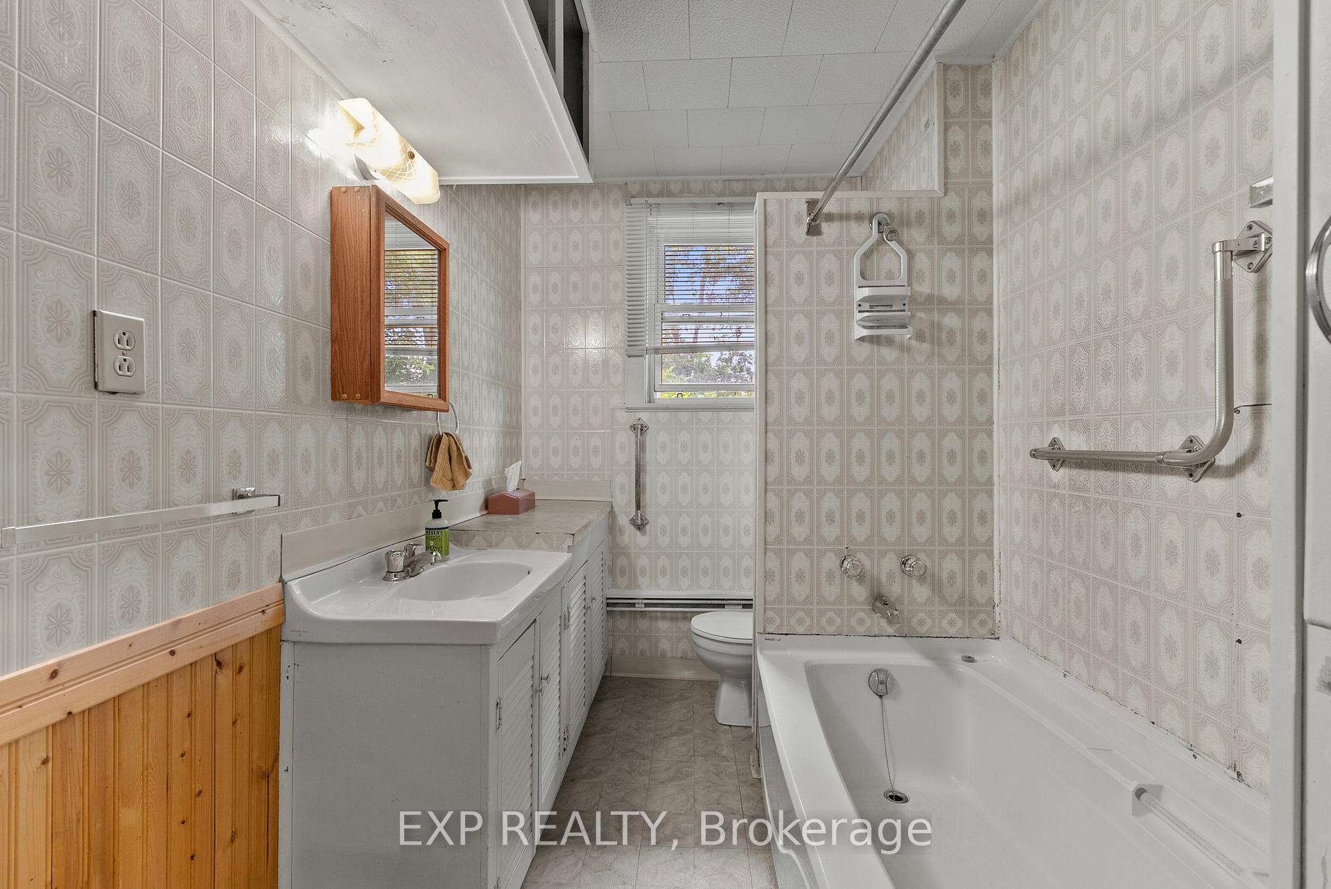 Photo 15 of 6192 Lyons Creek Road, Niagara Falls, Lyons Creek — HOMEH