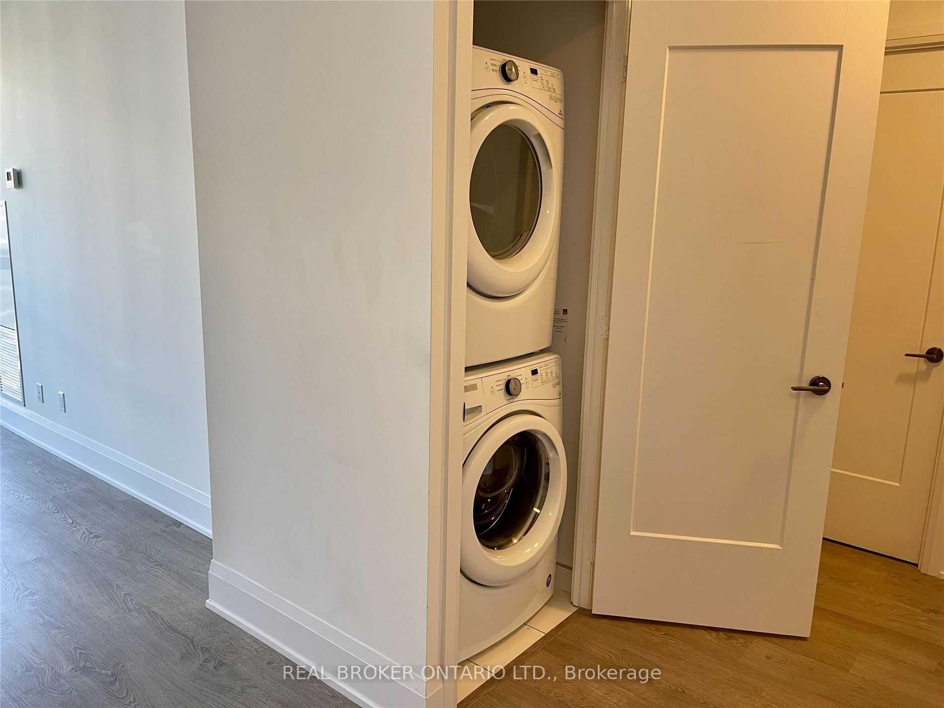 Photo 6 of Unit 1801, 101 Erskine Avenue, Toronto, Mount Pleasant West — HOMEH