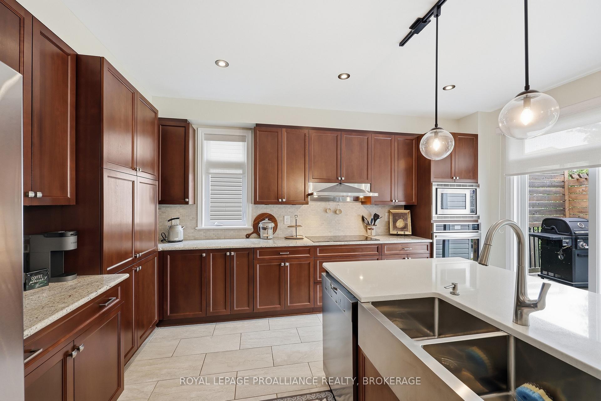 Photo 10 of 654 Fieldstone Drive, Kingston, Kingston East (Incl Barret Crt) — HOMEH