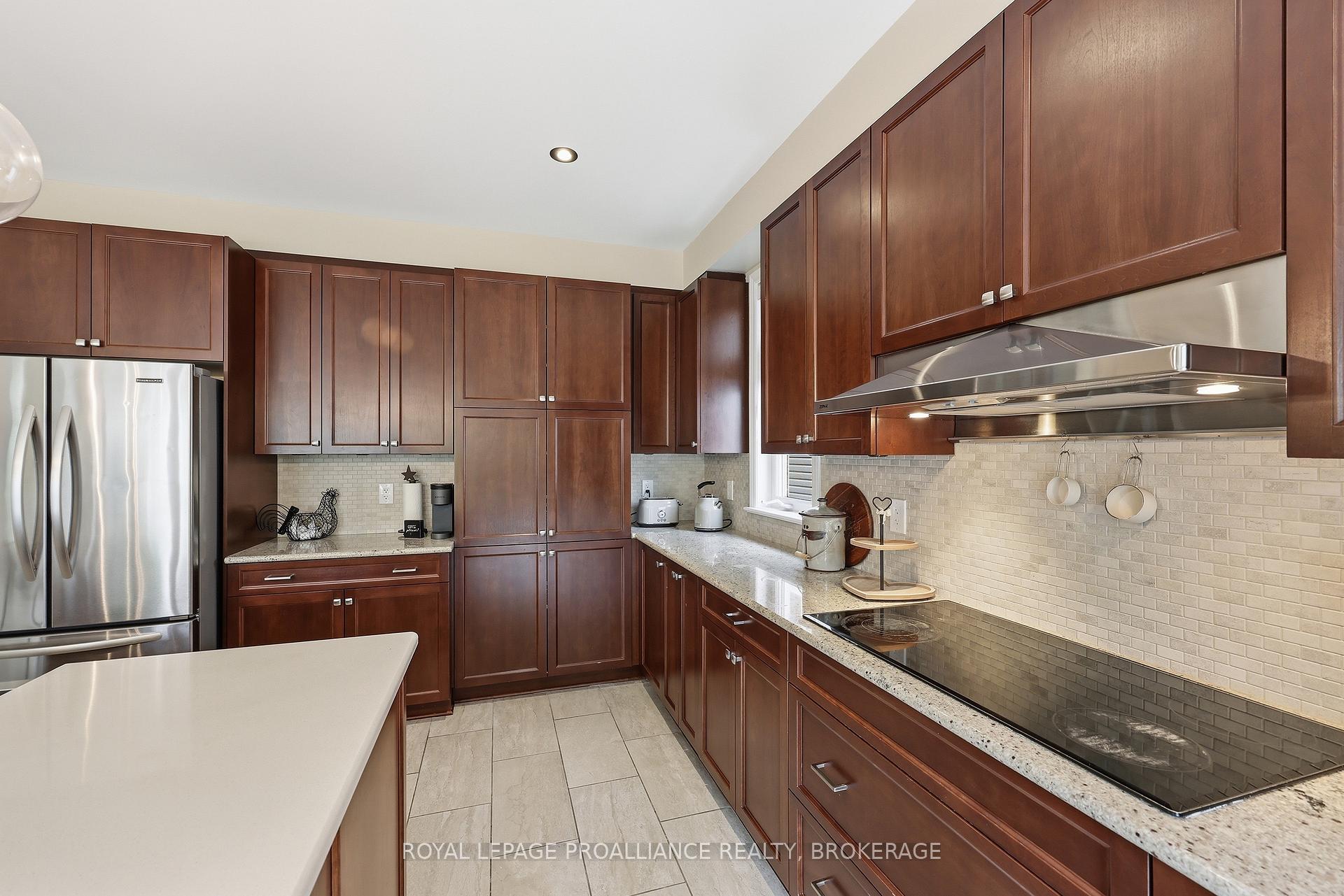 Photo 11 of 654 Fieldstone Drive, Kingston, Kingston East (Incl Barret Crt) — HOMEH