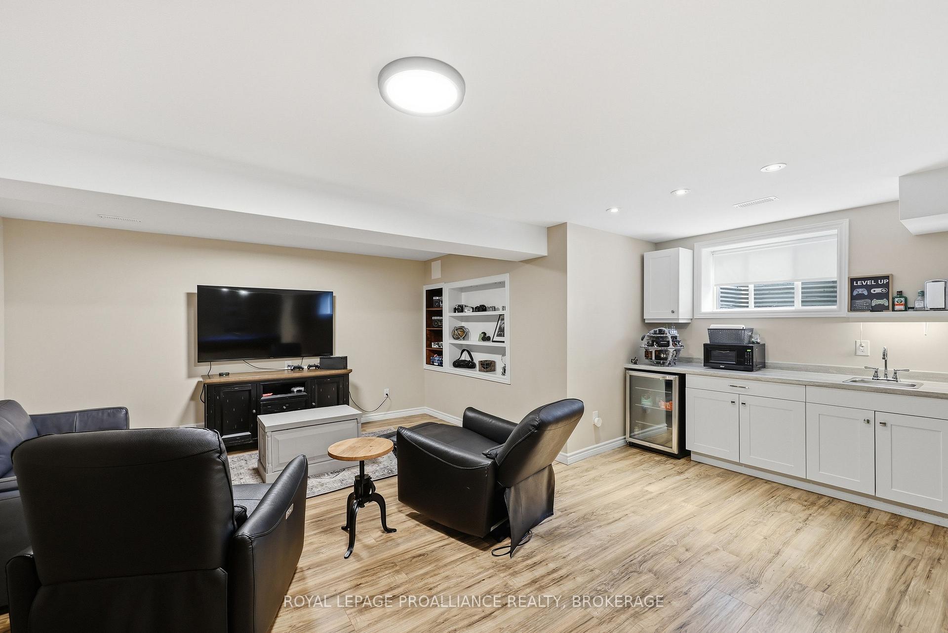 Photo 38 of 654 Fieldstone Drive, Kingston, Kingston East (Incl Barret Crt) — HOMEH