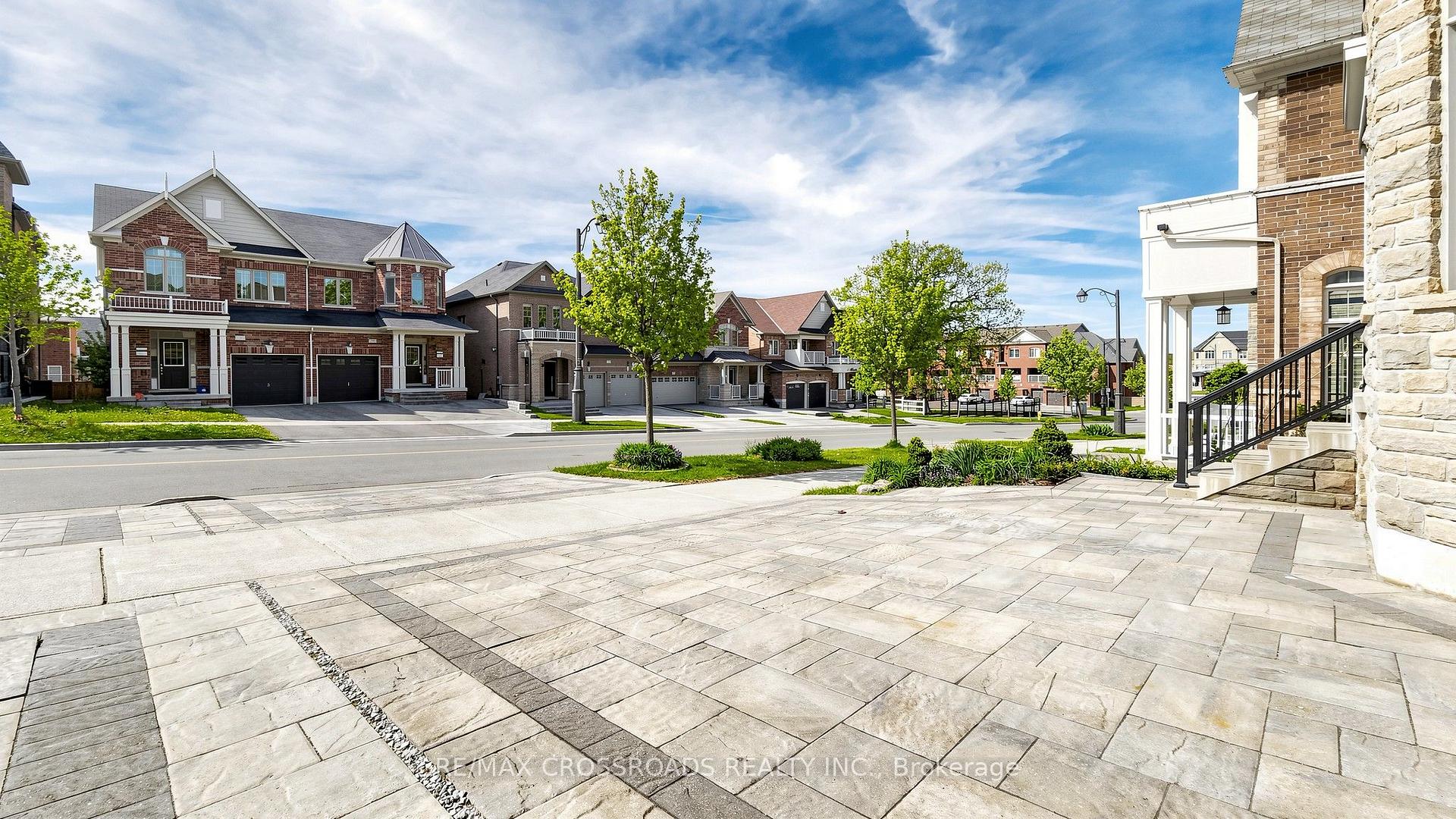 Photo 2 of 18 Beckett Avenue, Markham, Berczy — HOMEH
