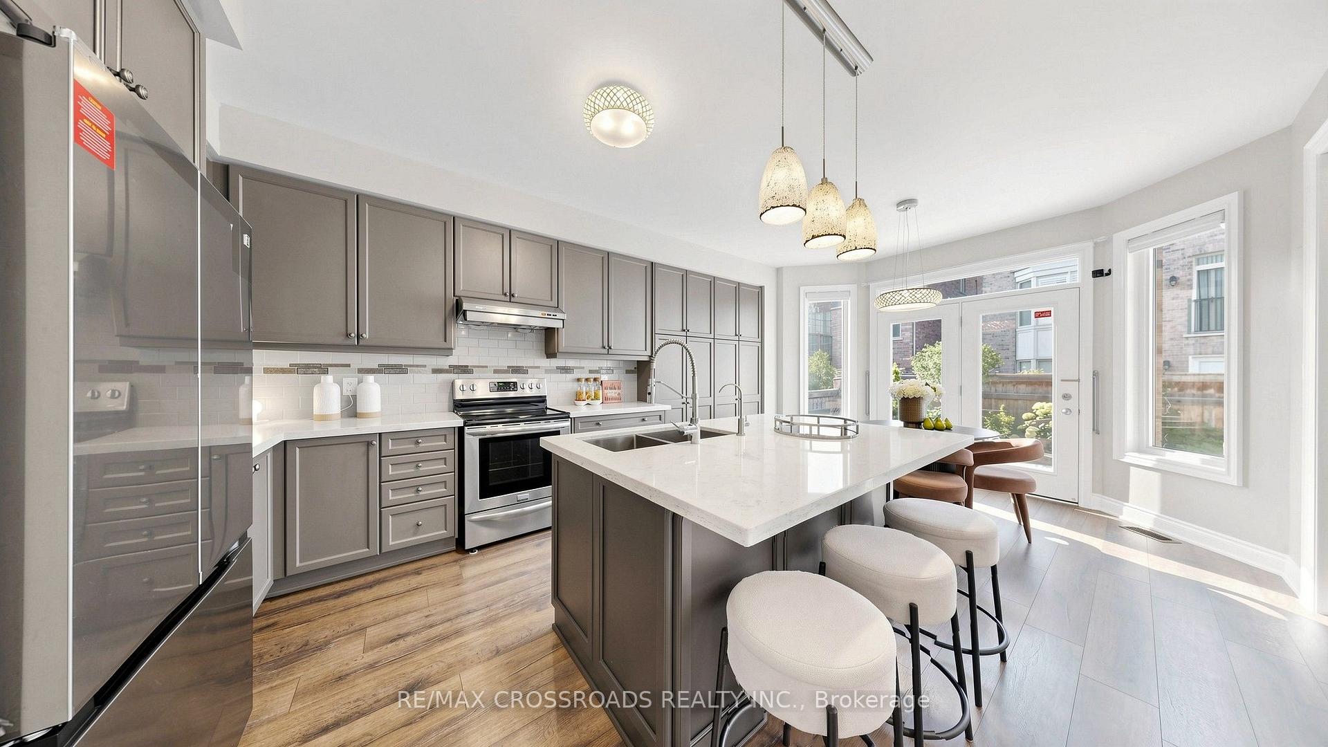 Photo 9 of 18 Beckett Avenue, Markham, Berczy — HOMEH