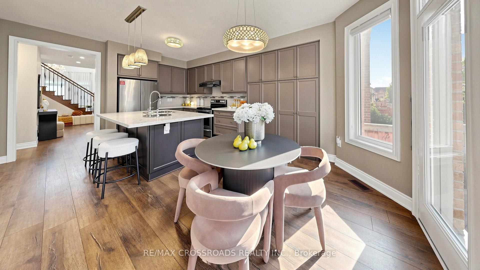 Photo 13 of 18 Beckett Avenue, Markham, Berczy — HOMEH