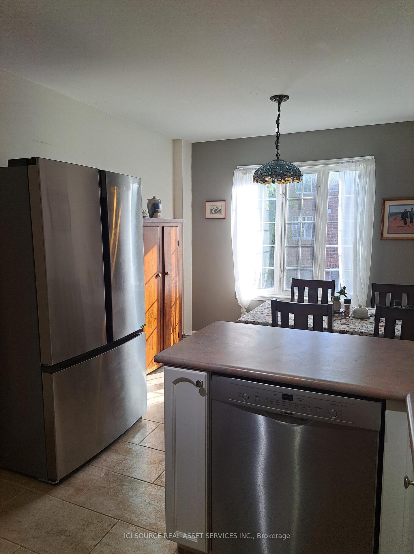 Photo 3 of Unit 4, 120 Railroad Street, Brampton, Downtown Brampton — HOMEH