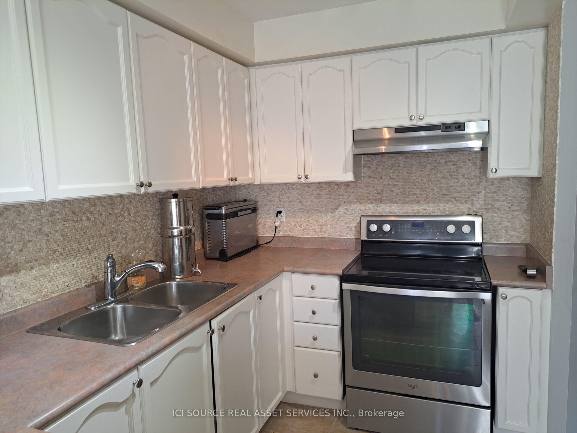 Photo 4 of Unit 4, 120 Railroad Street, Brampton, Downtown Brampton — HOMEH