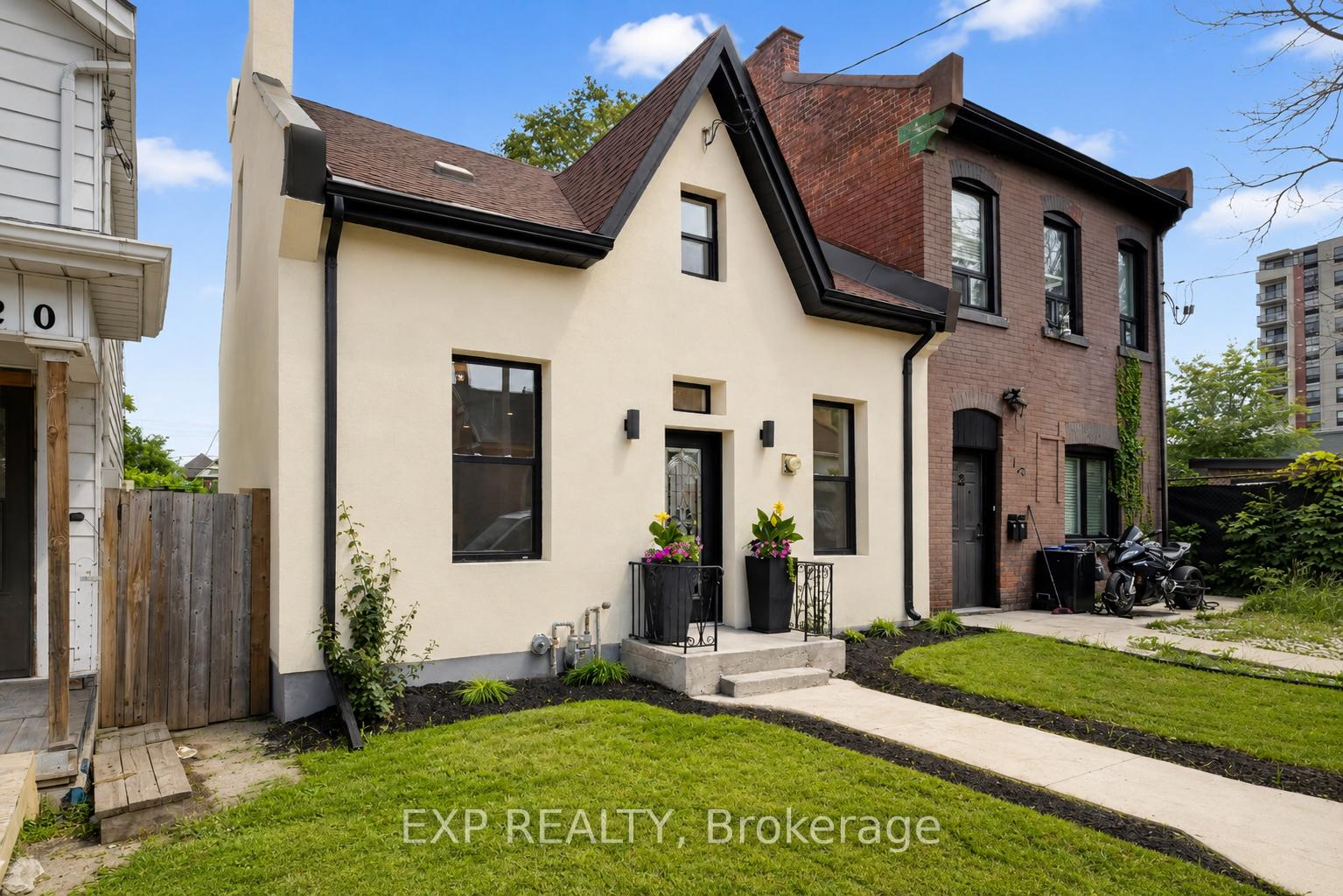 Photo 3 of 118 Cathcart Street N, Hamilton, Beasley — HOMEH