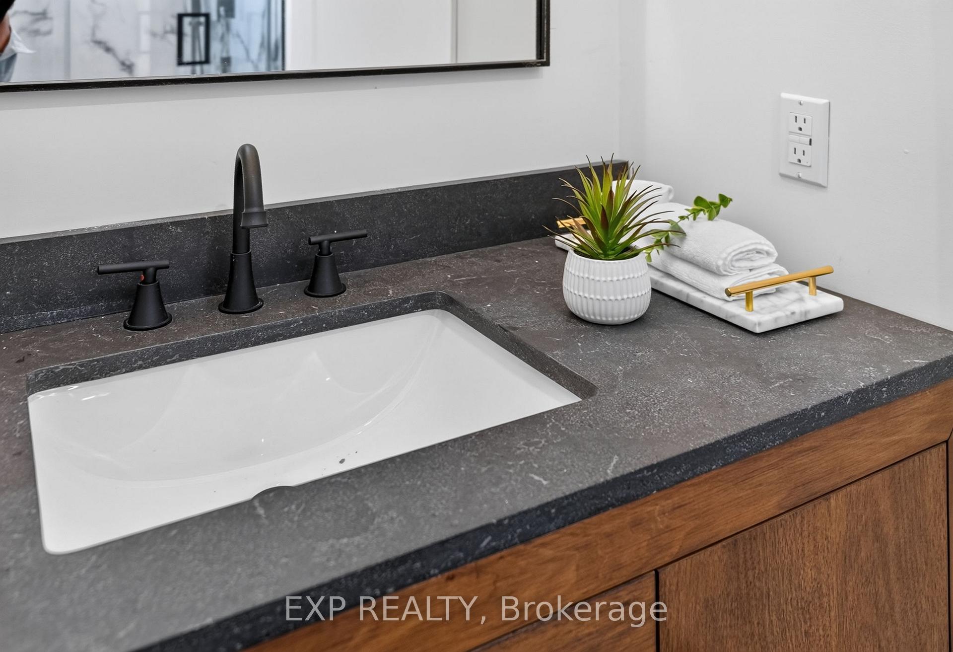 Photo 15 of 118 Cathcart Street N, Hamilton, Beasley — HOMEH