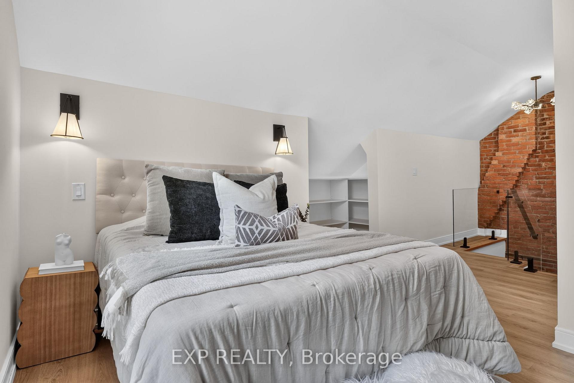 Photo 33 of 118 Cathcart Street N, Hamilton, Beasley — HOMEH