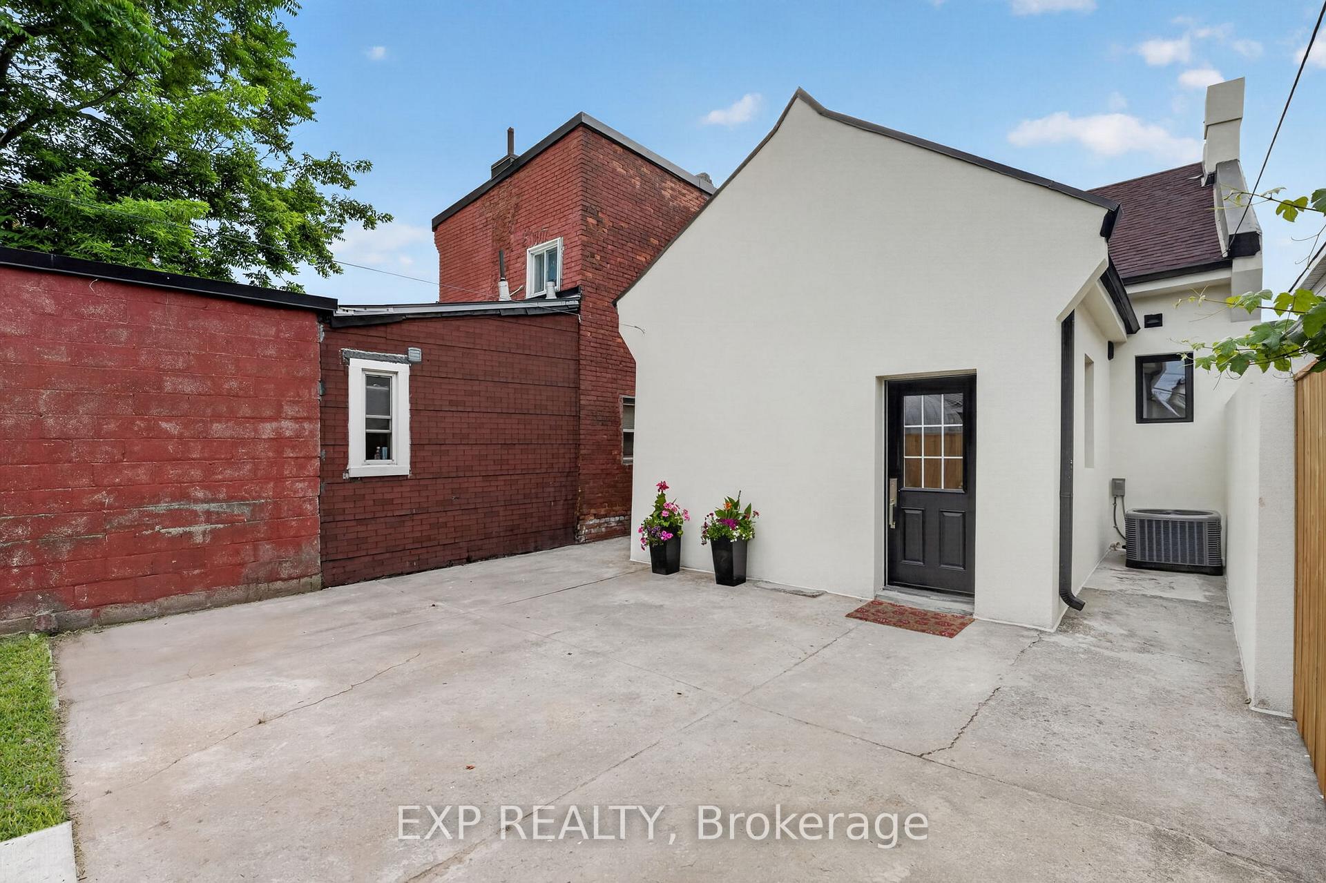 Photo 48 of 118 Cathcart Street N, Hamilton, Beasley — HOMEH