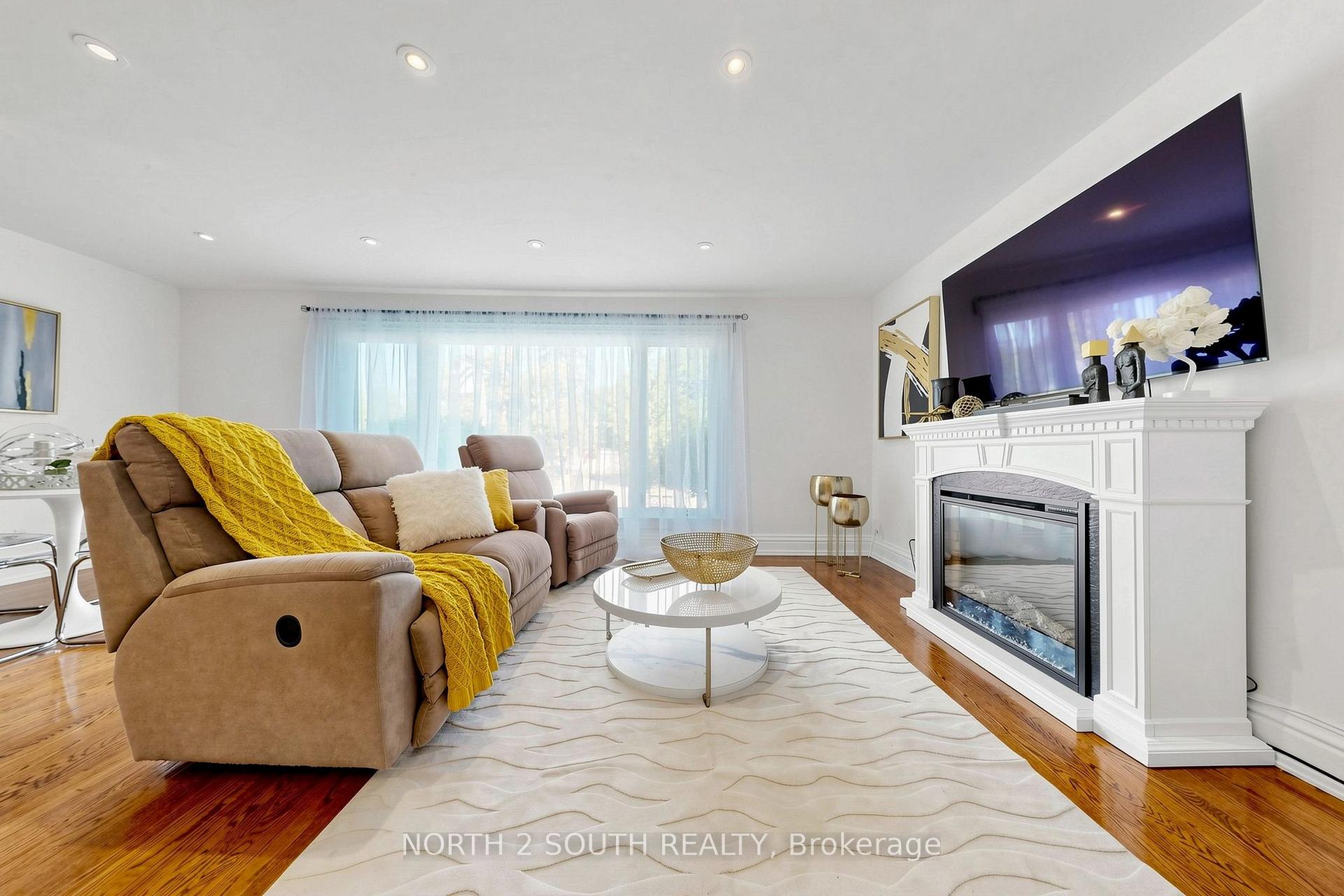 Photo 2 of 263 Thistle Down Boulevard, Etobicoke, Thistletown-Beaumonde Heights — HOMEH