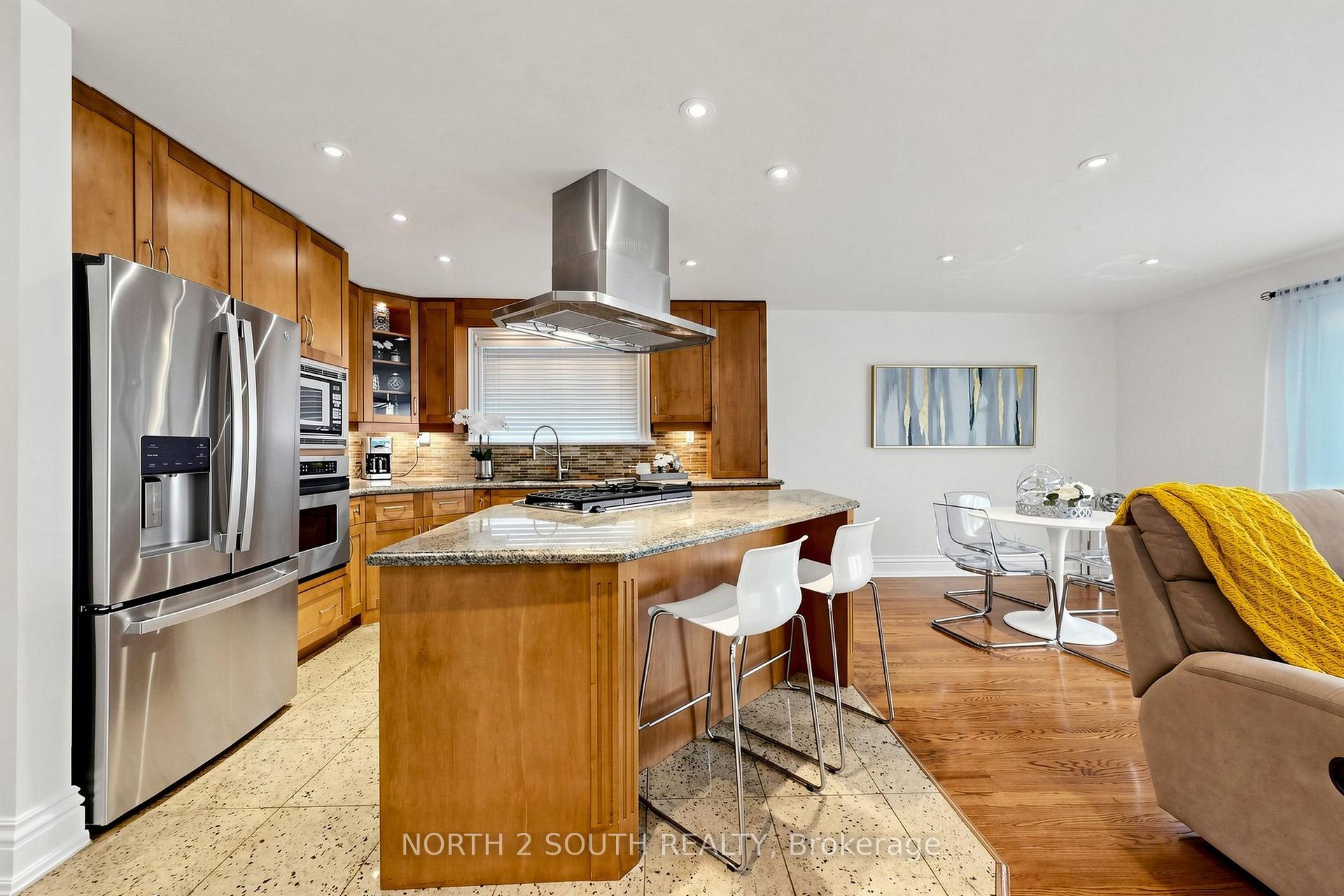 Photo 7 of 263 Thistle Down Boulevard, Etobicoke, Thistletown-Beaumonde Heights — HOMEH