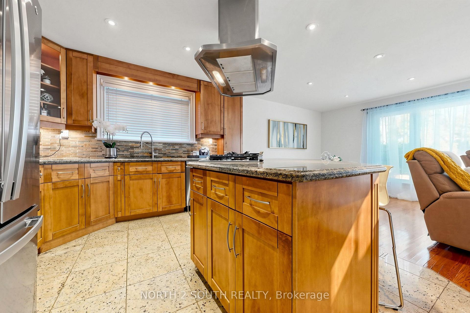 Photo 8 of 263 Thistle Down Boulevard, Etobicoke, Thistletown-Beaumonde Heights — HOMEH