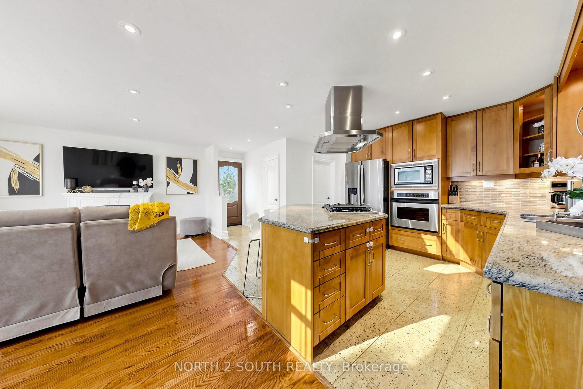 Photo 9 of 263 Thistle Down Boulevard, Etobicoke, Thistletown-Beaumonde Heights — HOMEH