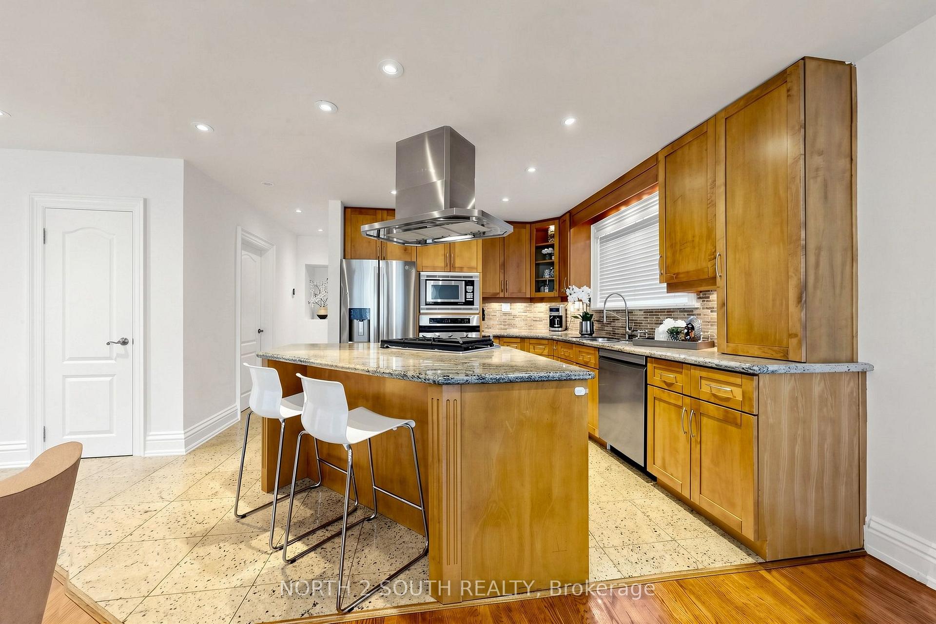 Photo 10 of 263 Thistle Down Boulevard, Etobicoke, Thistletown-Beaumonde Heights — HOMEH