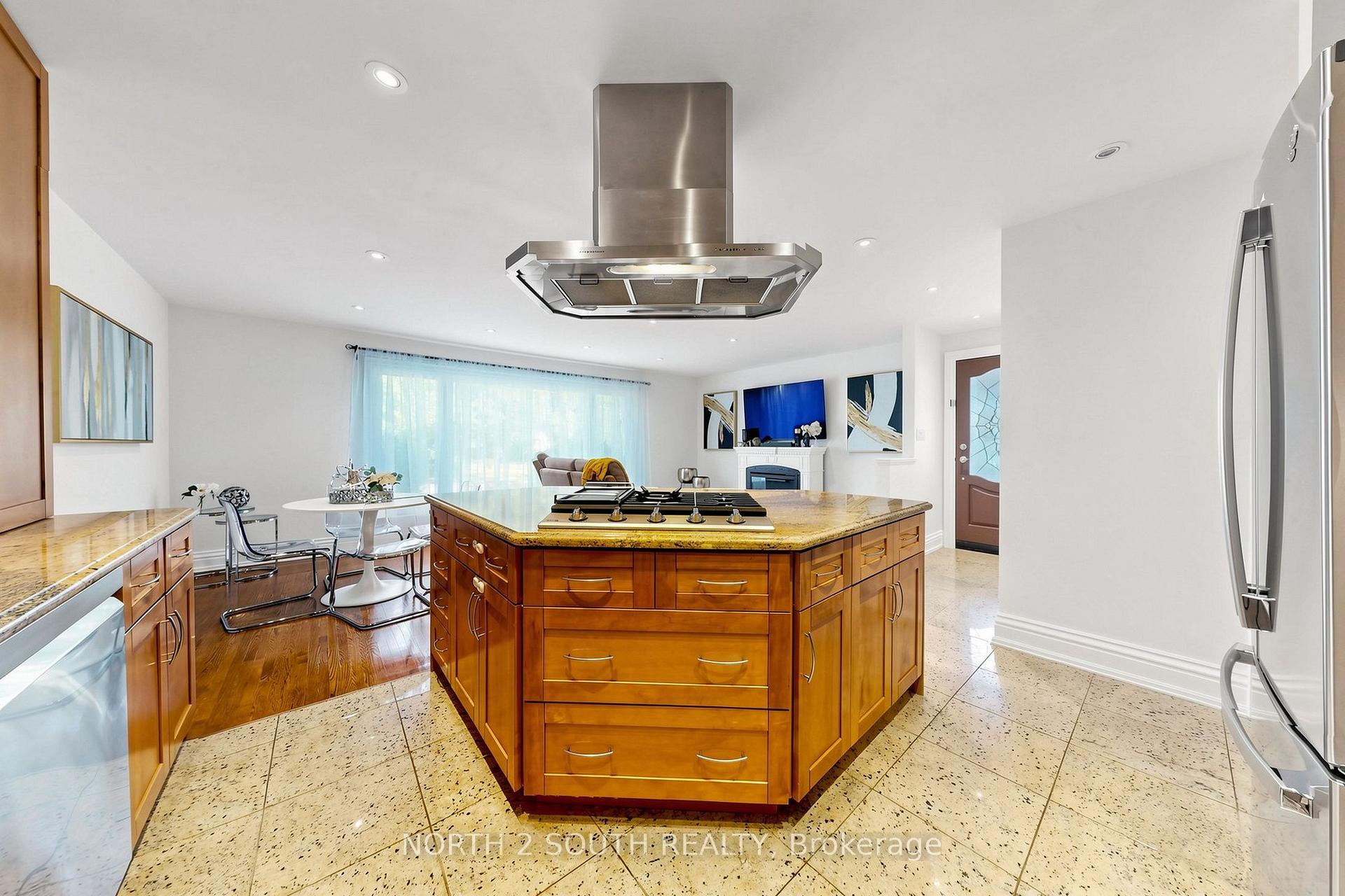 Photo 11 of 263 Thistle Down Boulevard, Etobicoke, Thistletown-Beaumonde Heights — HOMEH