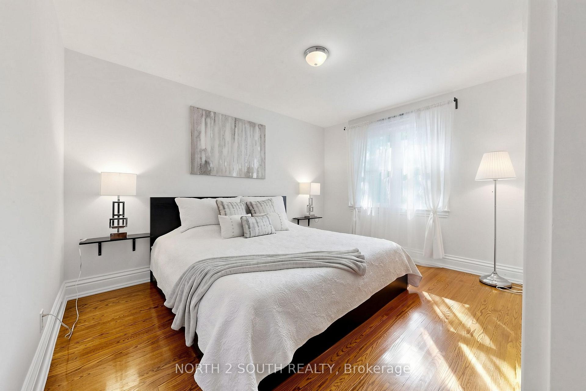 Photo 12 of 263 Thistle Down Boulevard, Etobicoke, Thistletown-Beaumonde Heights — HOMEH