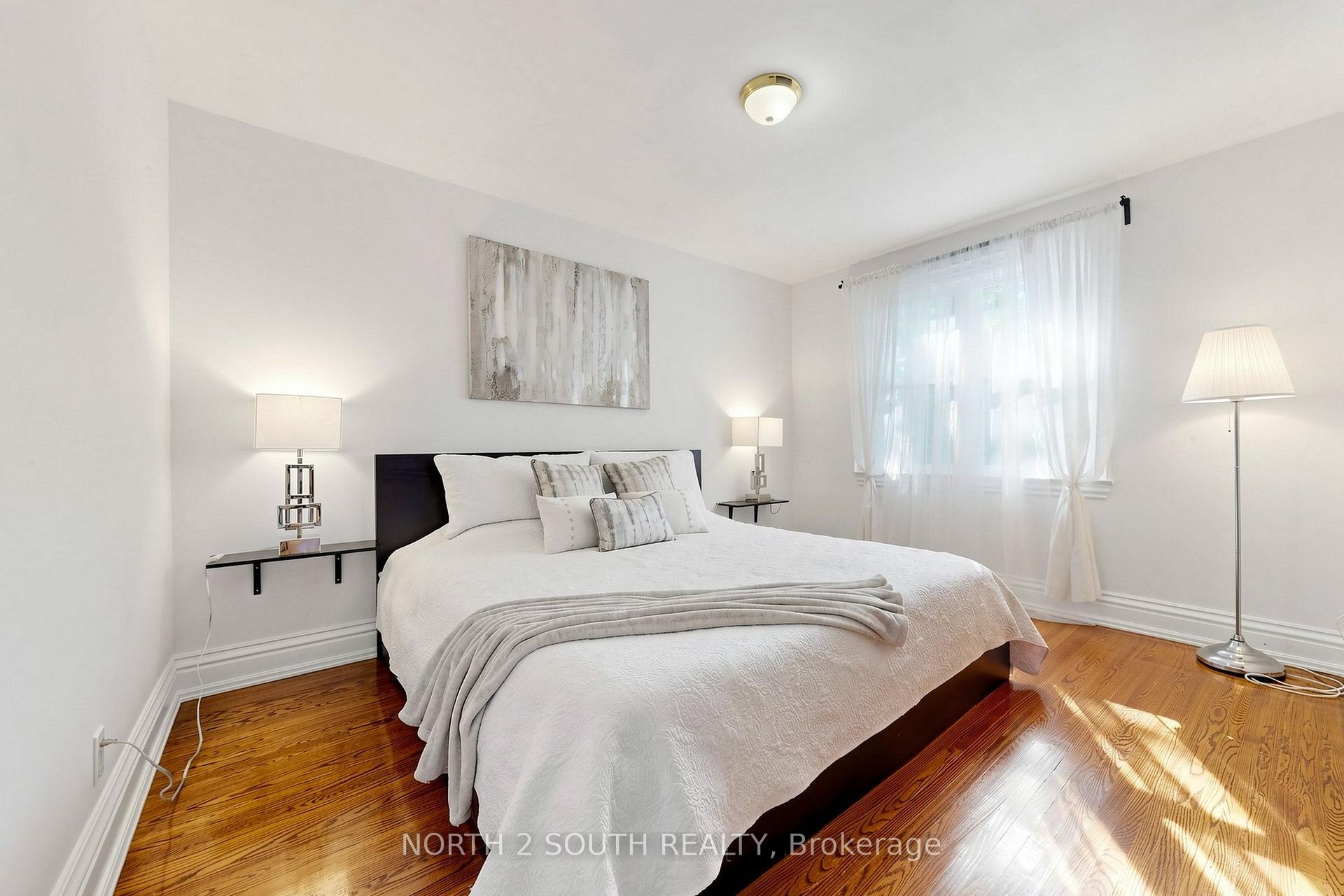 Photo 13 of 263 Thistle Down Boulevard, Etobicoke, Thistletown-Beaumonde Heights — HOMEH