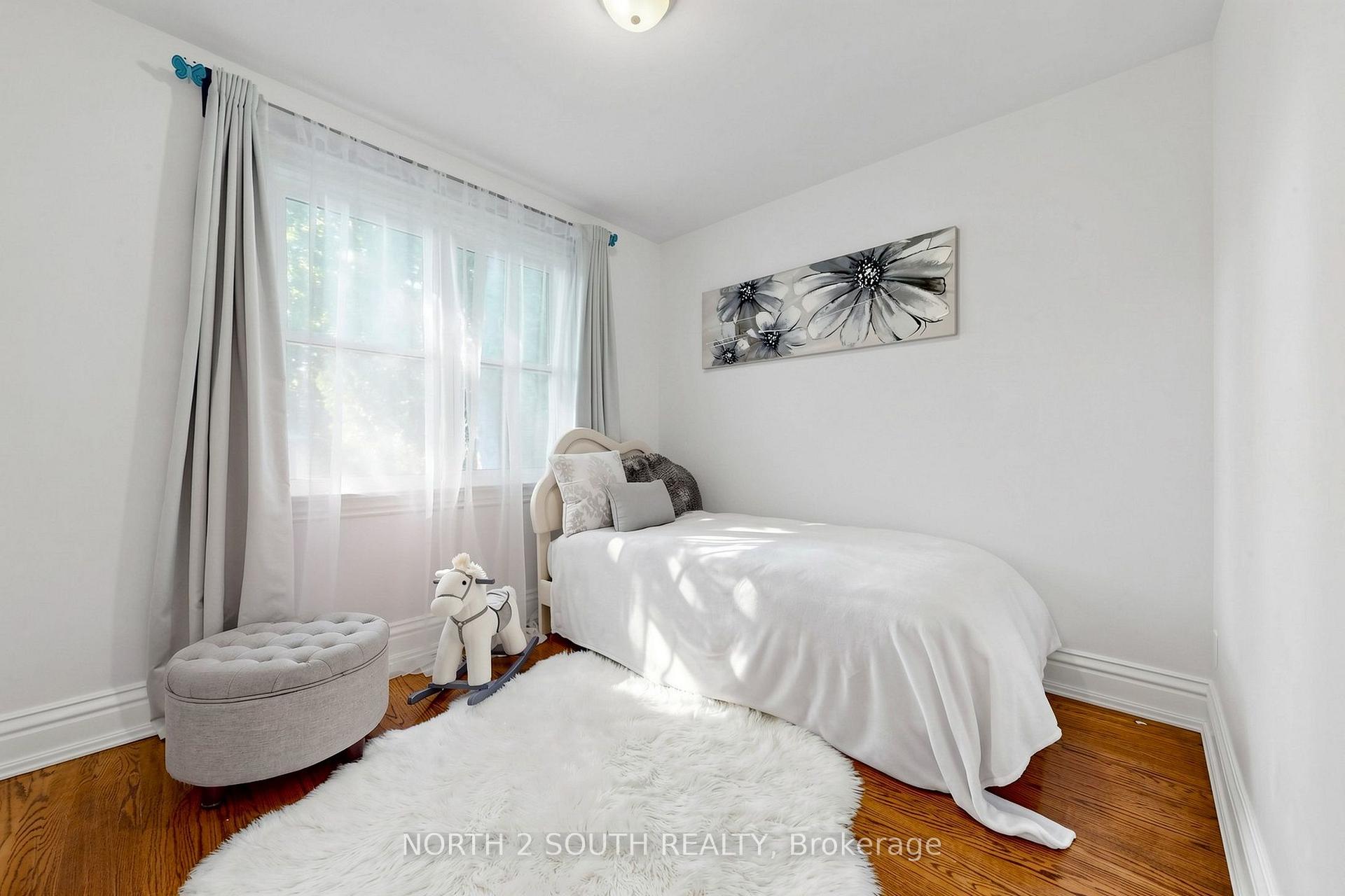 Photo 15 of 263 Thistle Down Boulevard, Etobicoke, Thistletown-Beaumonde Heights — HOMEH