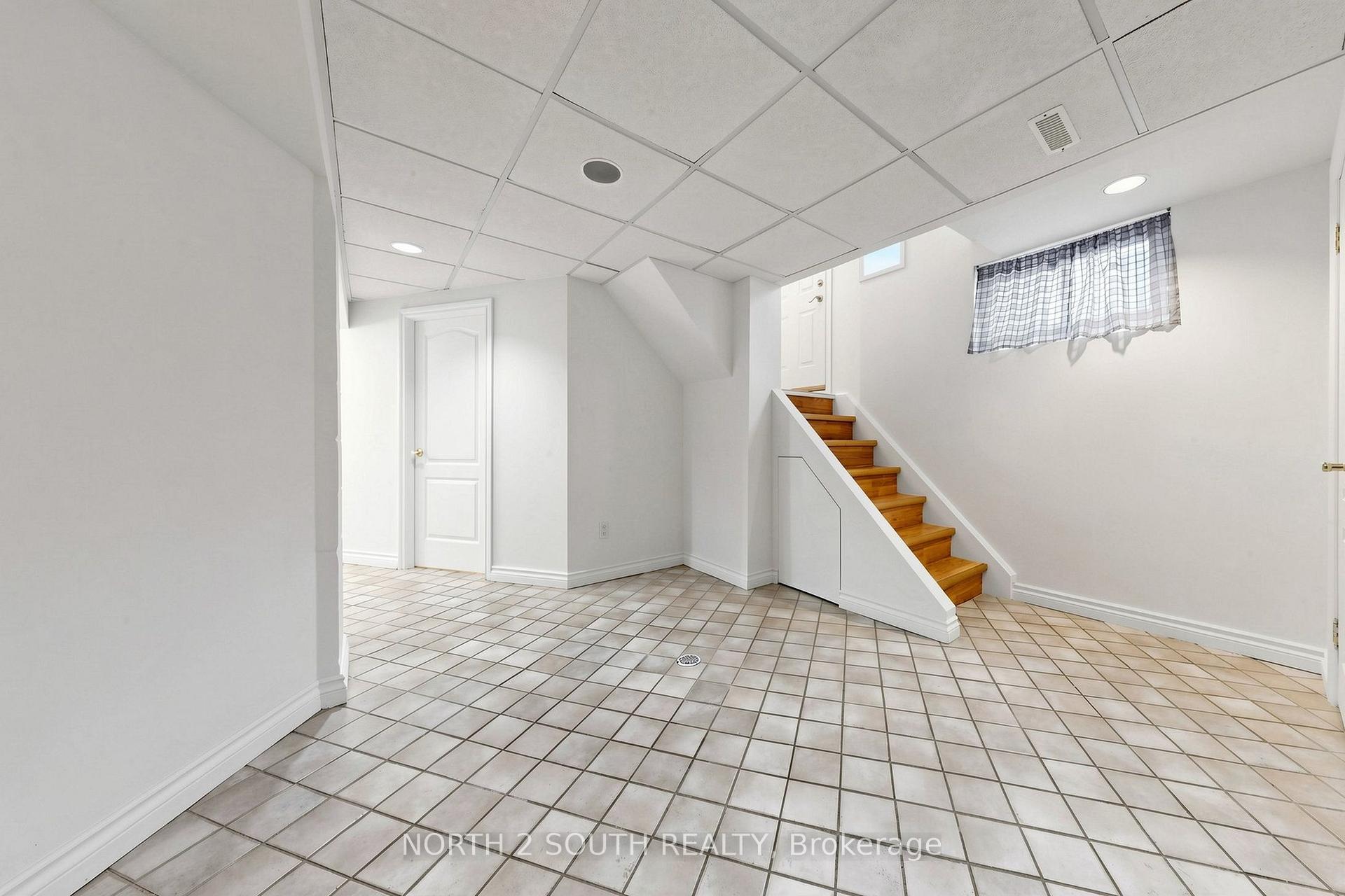 Photo 18 of 263 Thistle Down Boulevard, Etobicoke, Thistletown-Beaumonde Heights — HOMEH